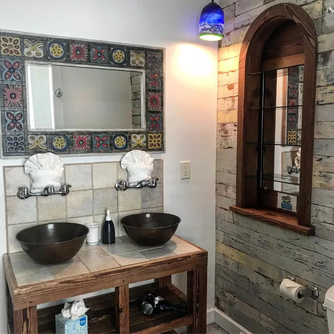 Bathroom in Key West Bed and Breakfast