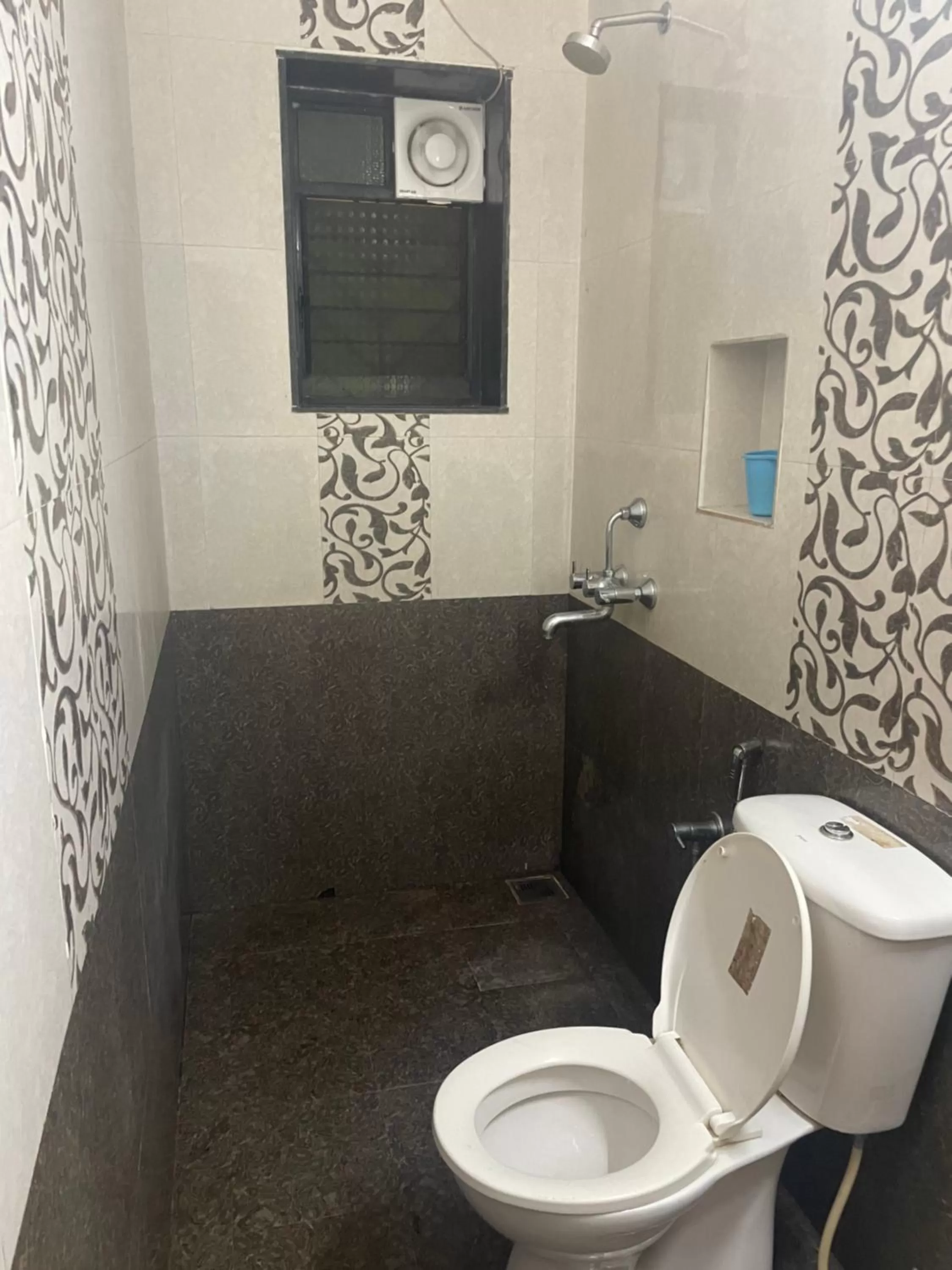 Bathroom in Calangute Beach Corner