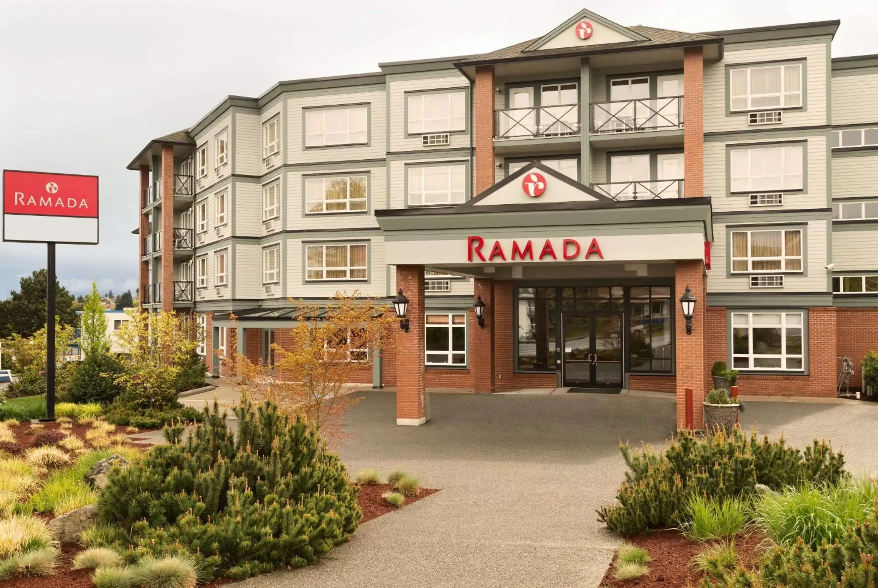Property building in Ramada by Wyndham Nanaimo Property building in Ramada by Wyndham Nanaimo