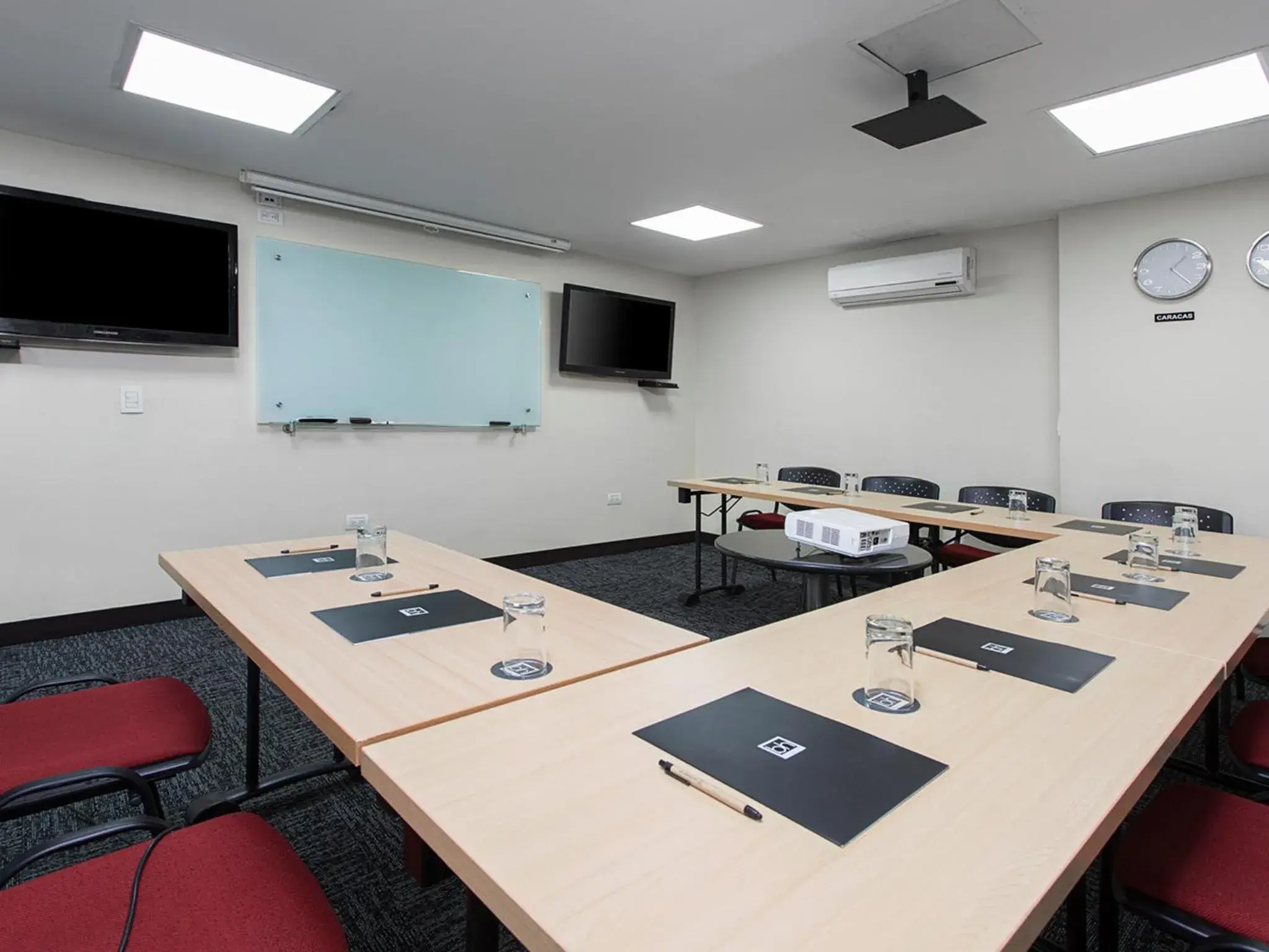 Meeting/conference room in Hotel bh El Poblado