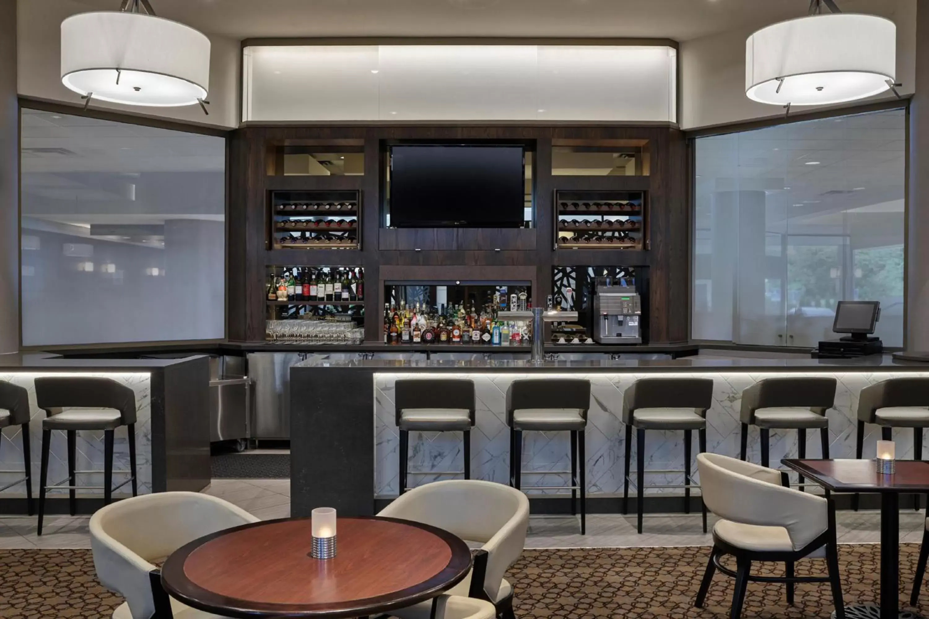 Lobby or reception, Lounge/Bar in Sheraton Vancouver Guildford Hotel