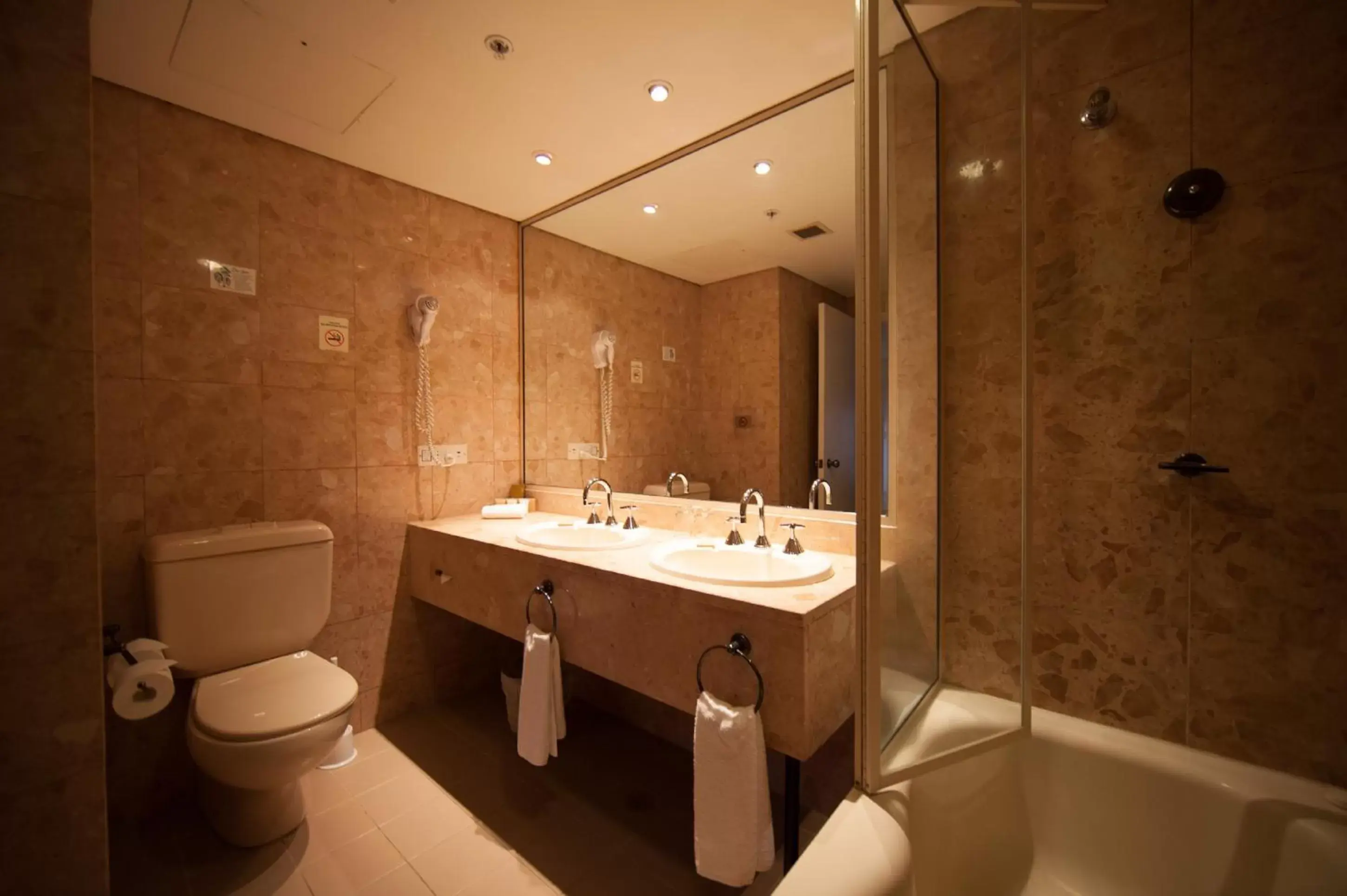 Bathroom in CitiClub Hotel Melbourne
