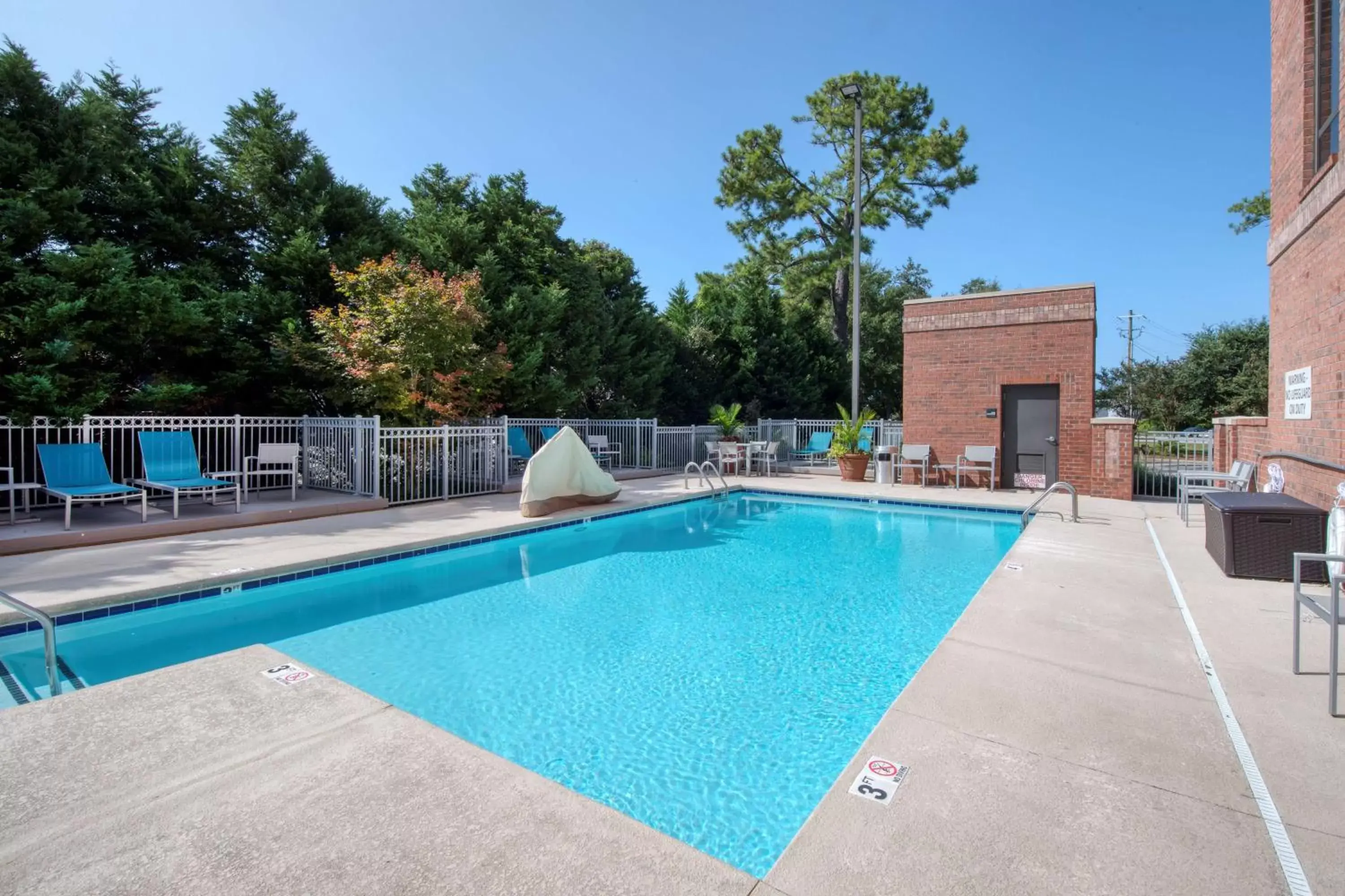 Pool view in Hampton Inn Wilmington University Area Pool view in Hampton Inn Wilmington University Area