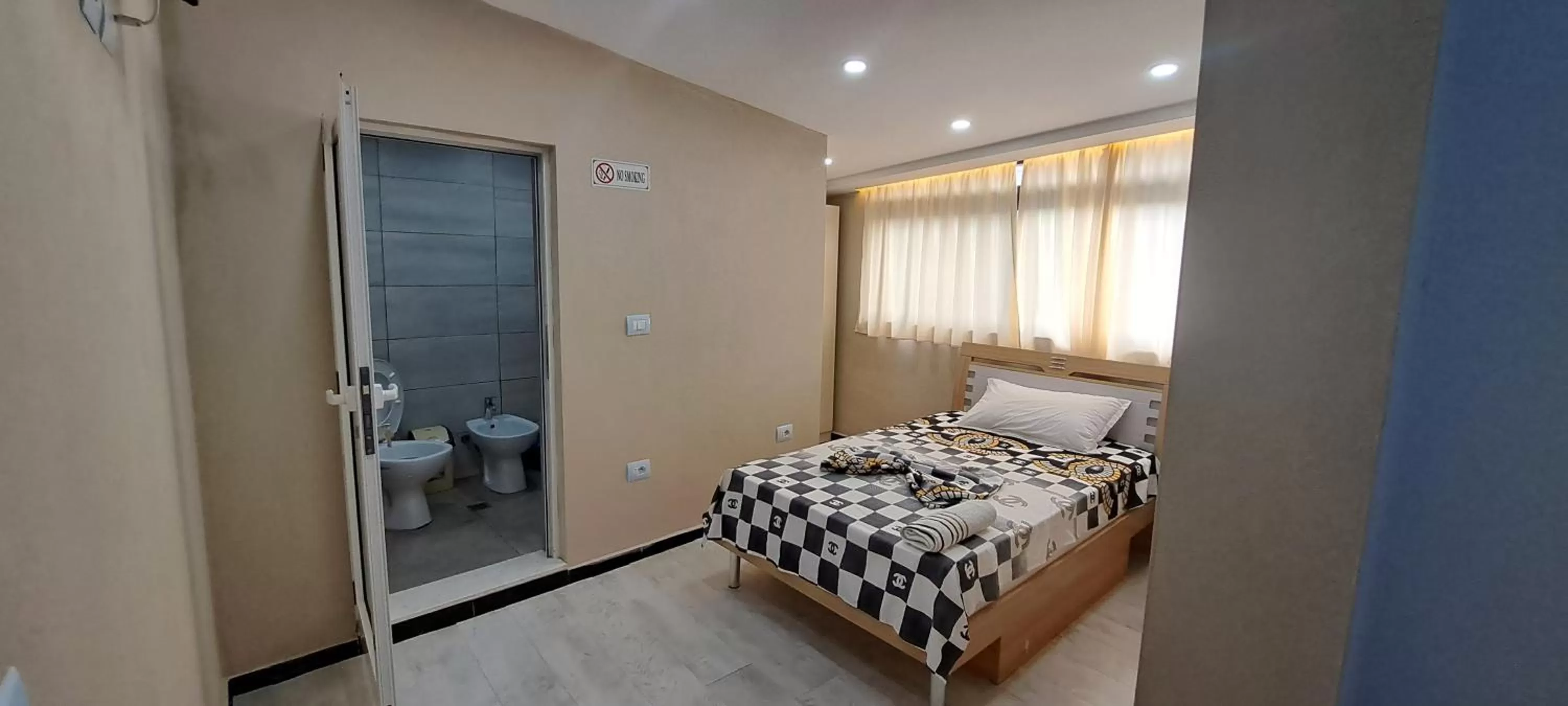 Bed in CityCenterHotel Shkoder