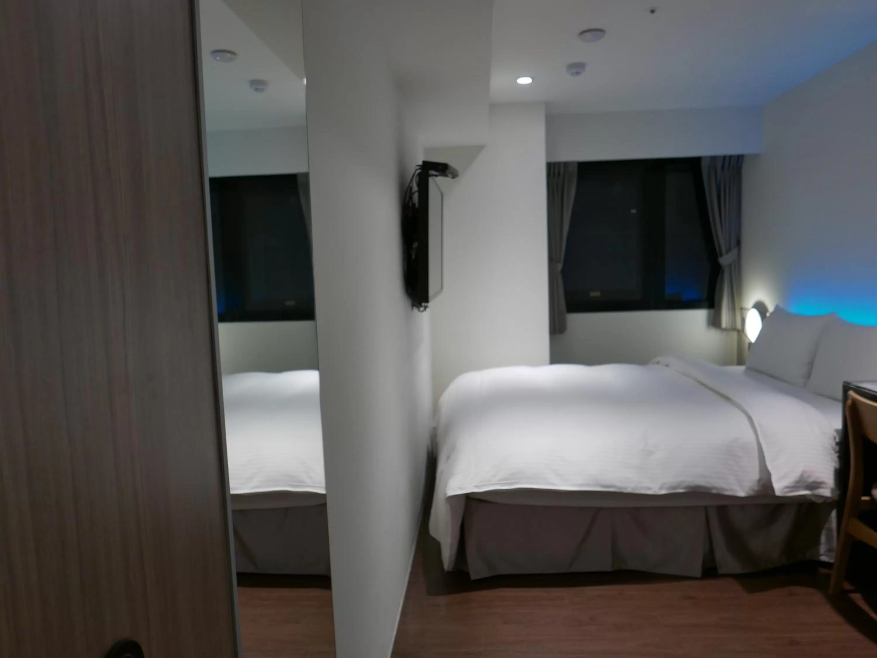 Photo of the whole room, Bed in 泊居旅店二館 Oursinn Hotel 2