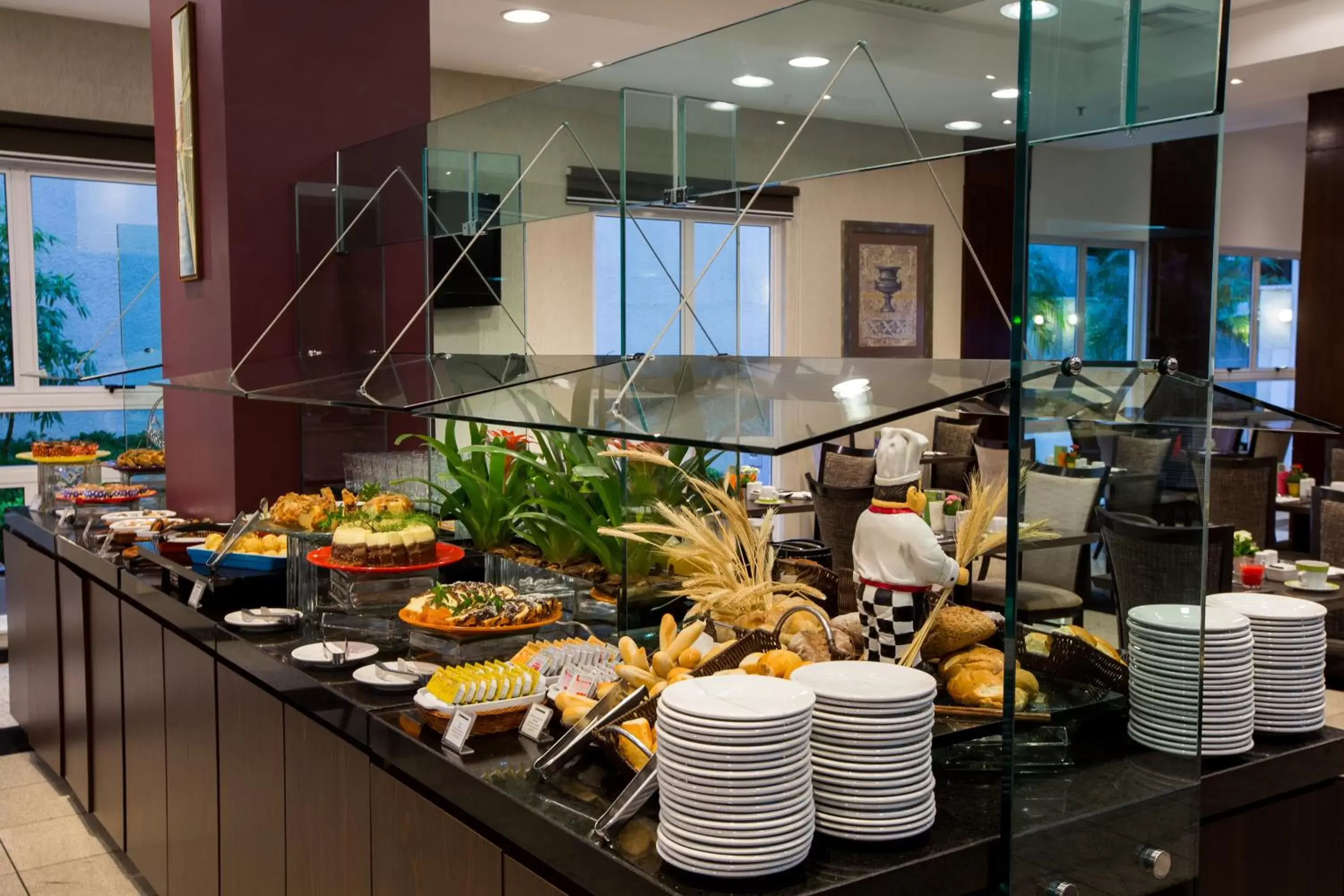 Buffet breakfast in Quality Hotel Curitiba