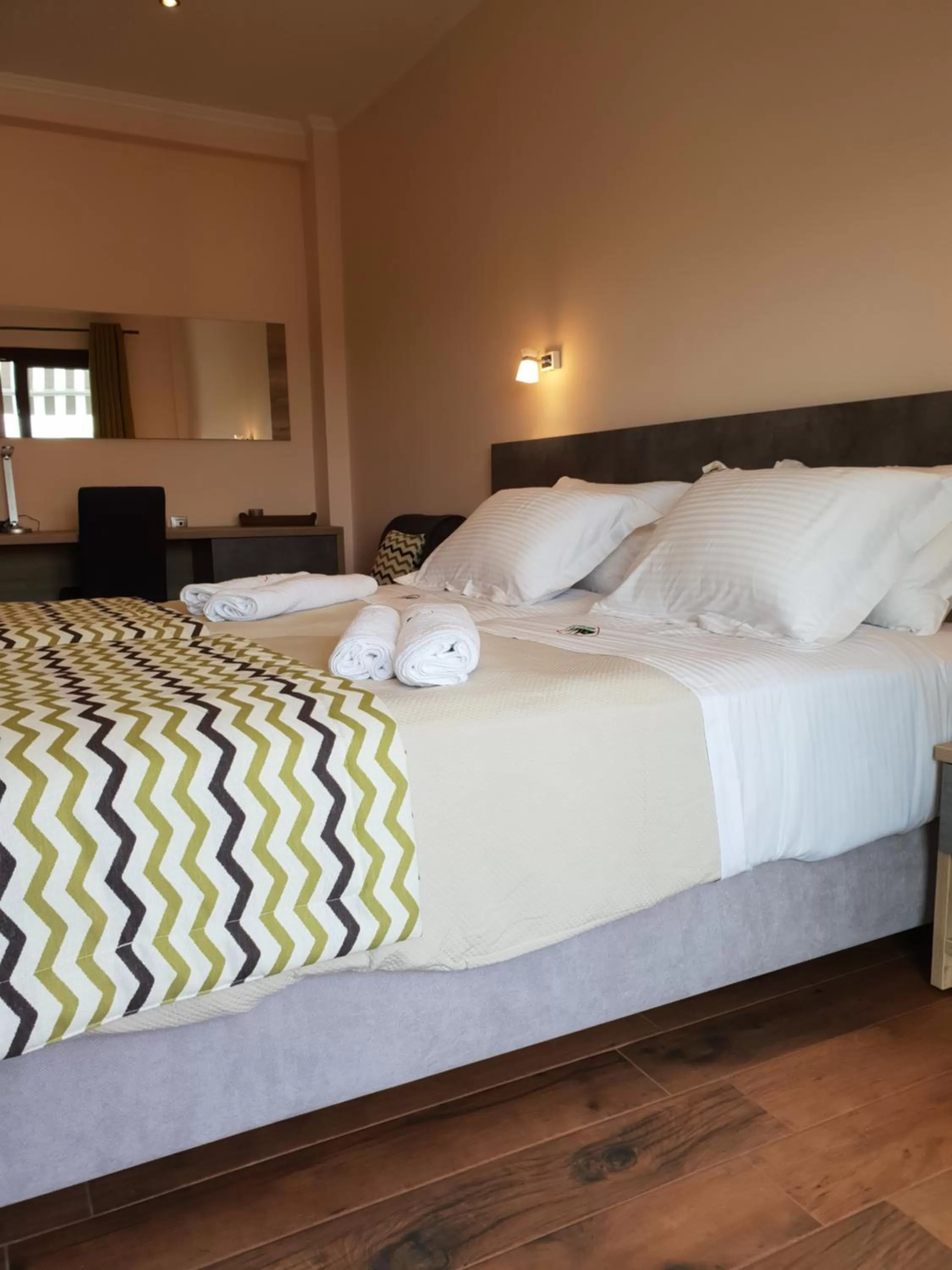 Photo of the whole room, Bed in Mondeus Inn Luxury