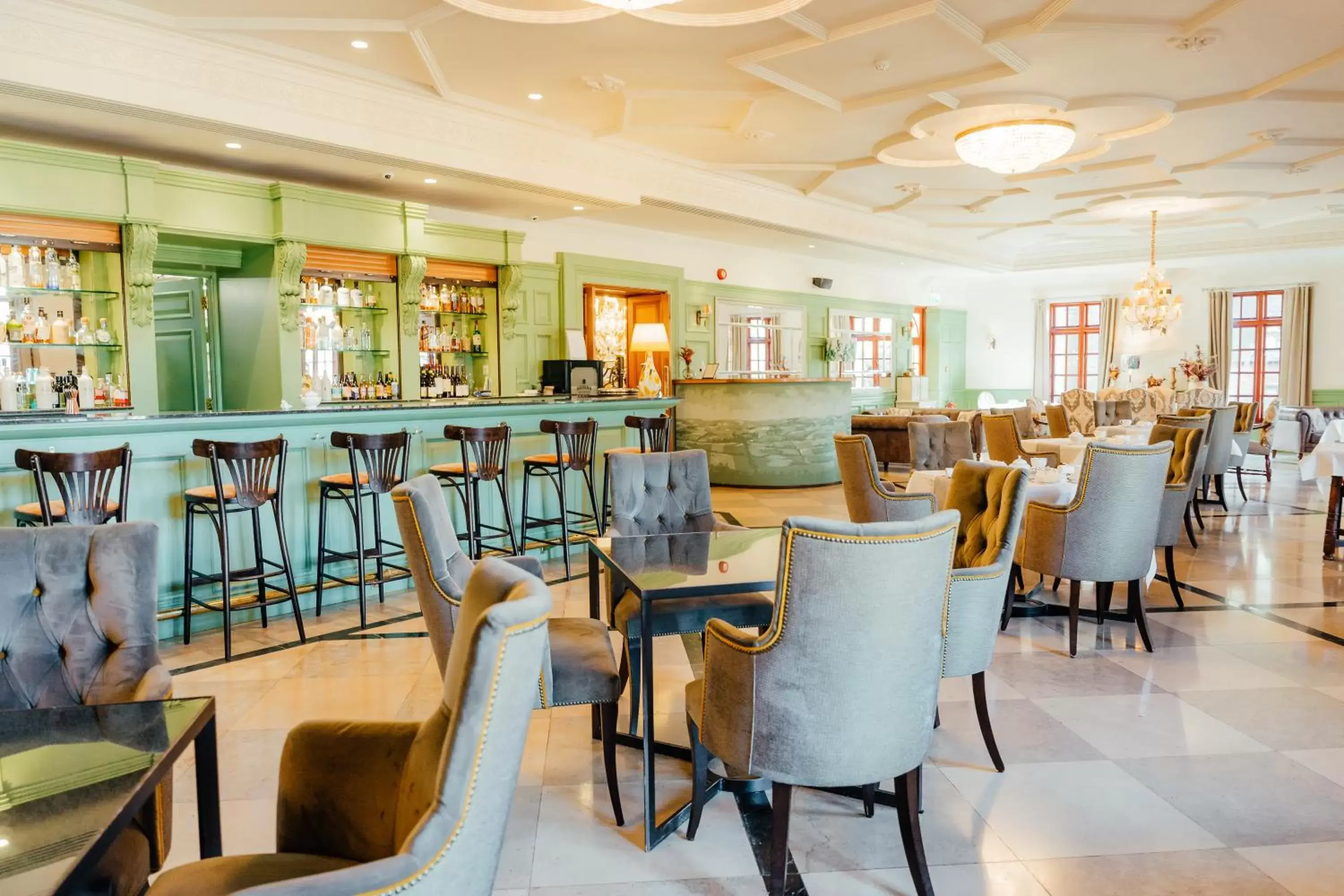 Lounge or bar, Restaurant/Places to Eat in Pennyhill Park Hotel and Spa