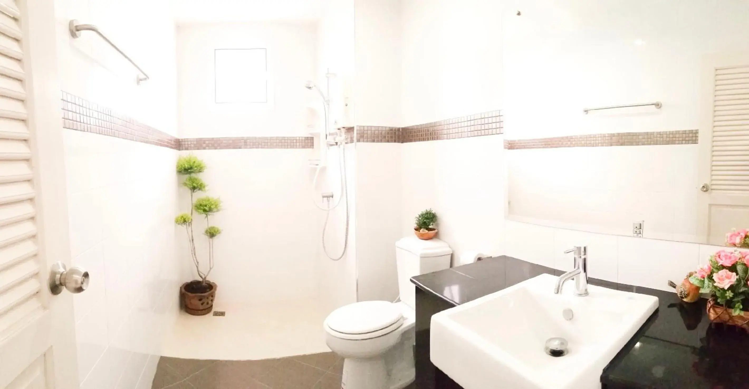 Bathroom in J.Holiday Inn Krabi