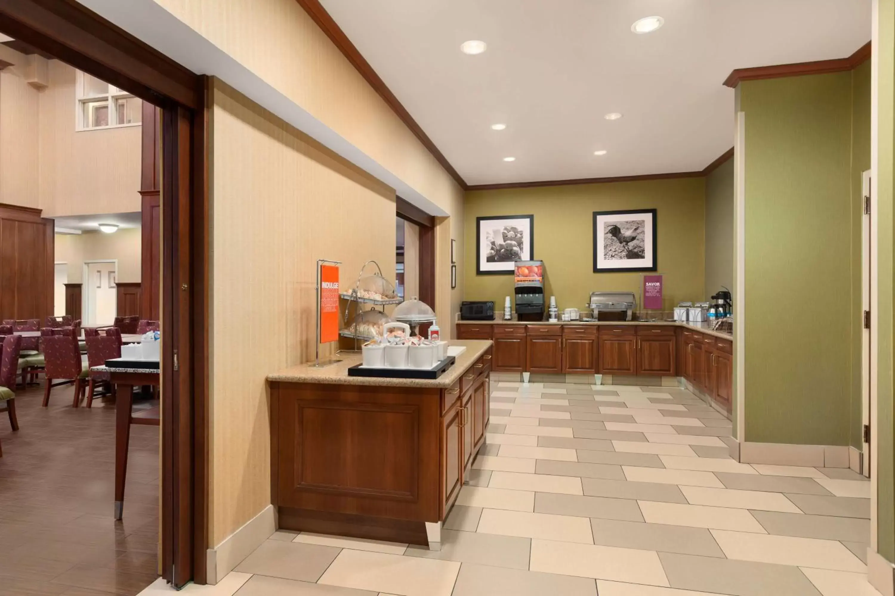 Dining area, Lobby/Reception in Hampton Inn & Suites Williamsburg Historic District