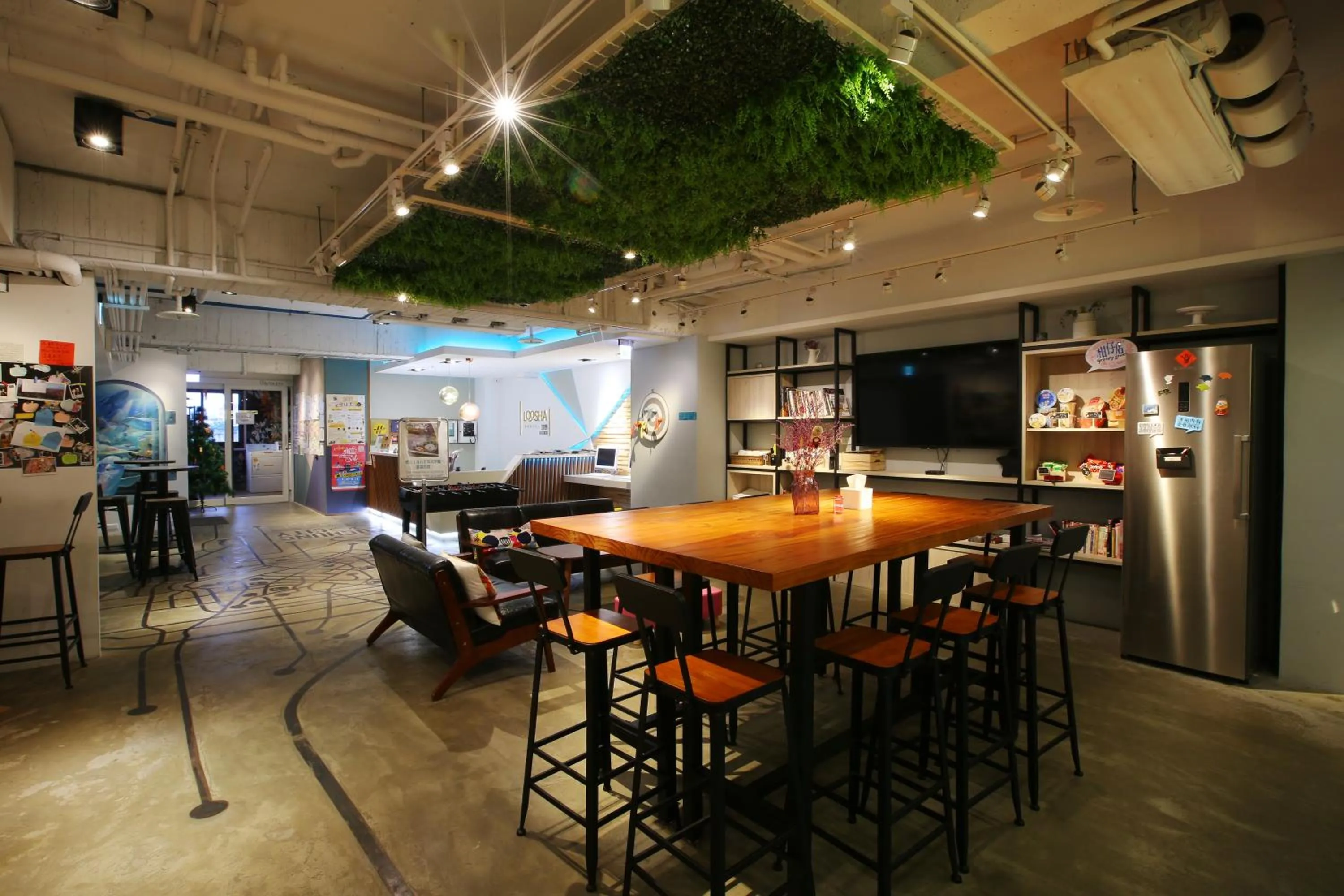 Restaurant/places to eat in Loosha Hostel