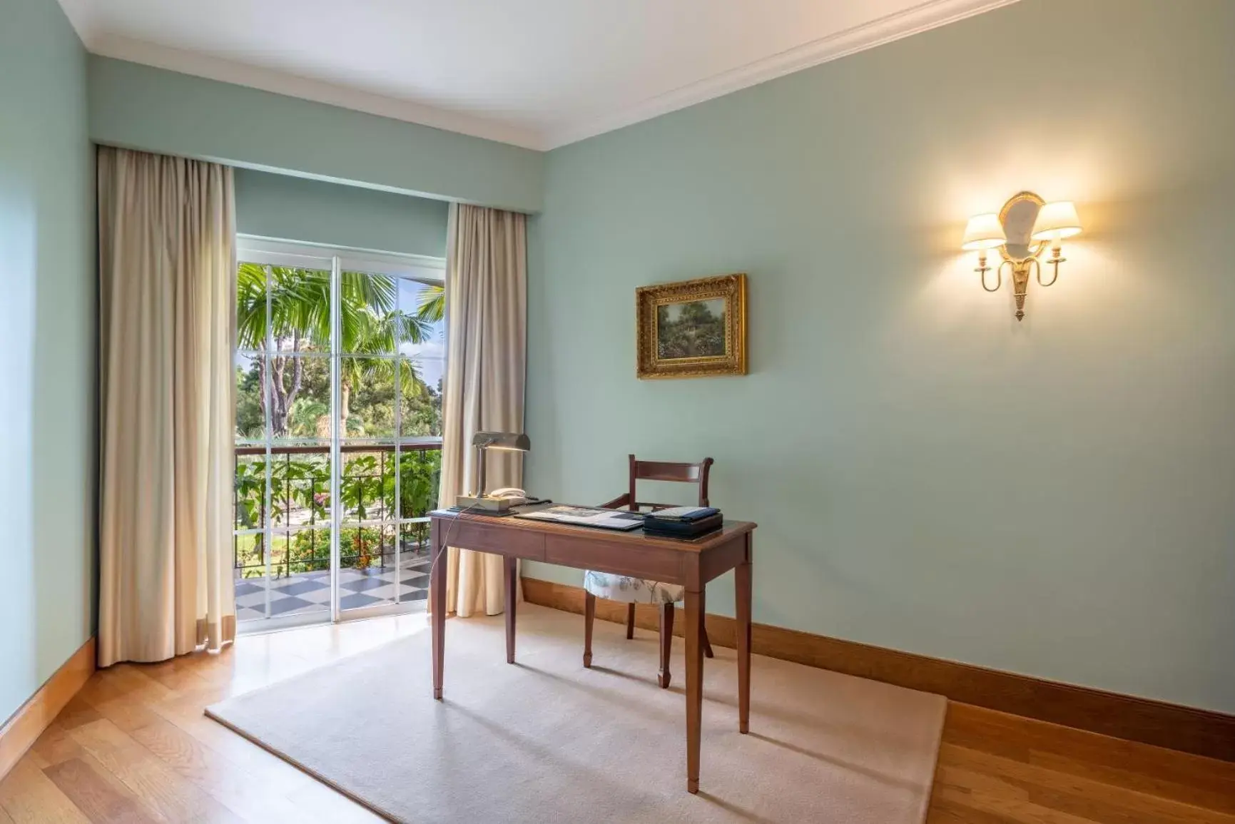 Living room, TV/Entertainment Center in Quinta Jardins do Lago