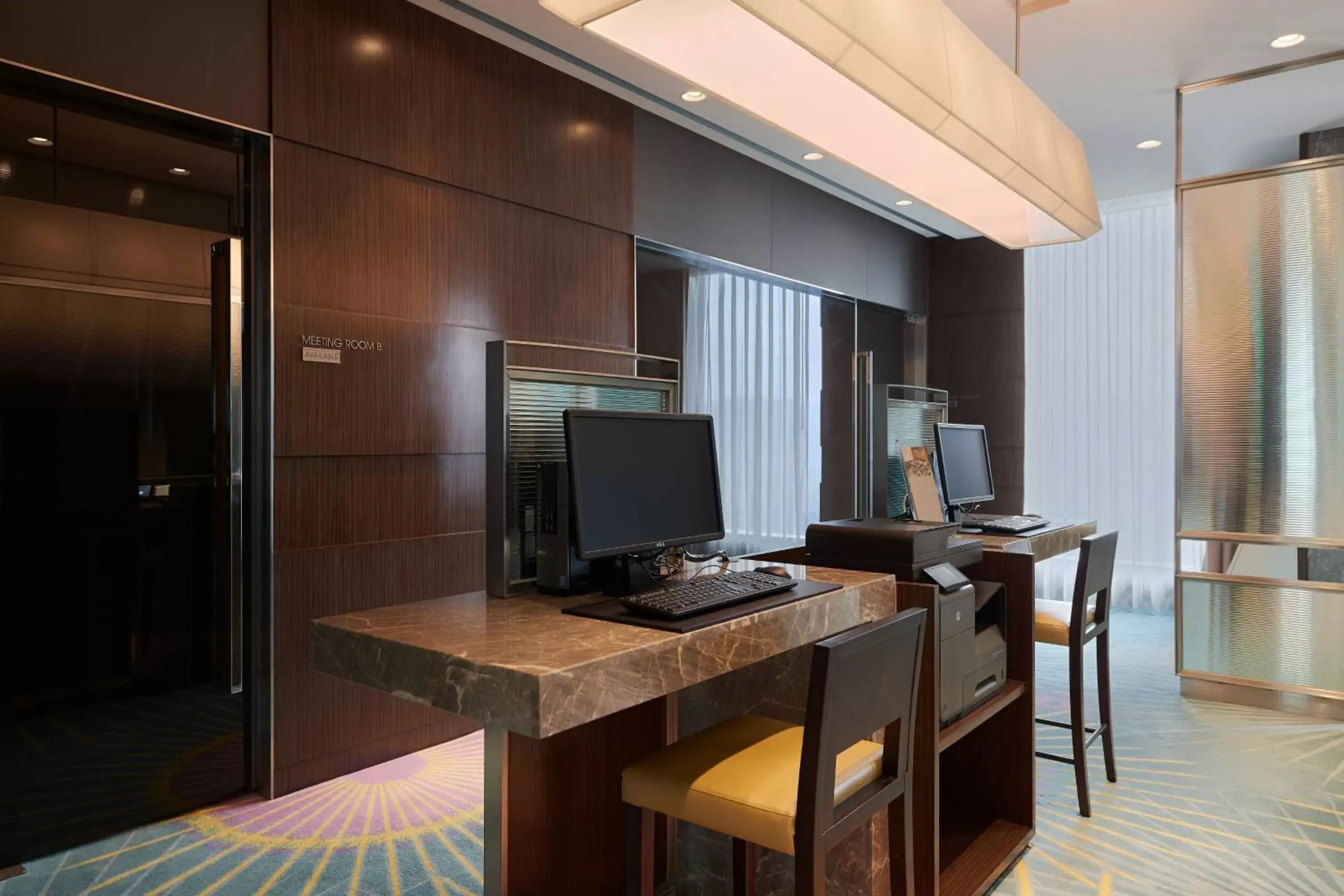 Lounge or bar, TV/Entertainment Center in Courtyard by Marriott Taipei