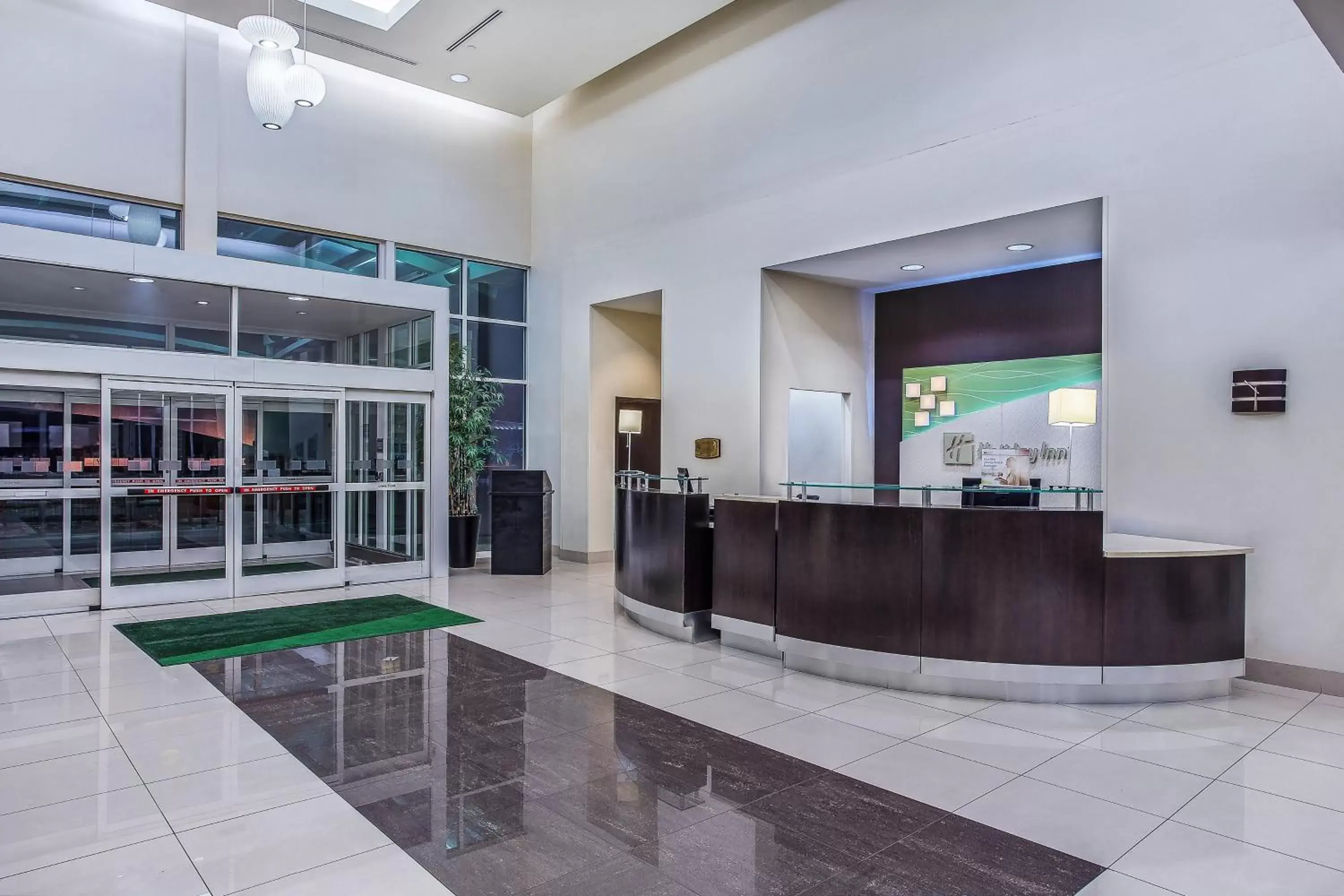 Property building, Lobby/Reception in Holiday Inn Louisville Airport - Fair/Expo, an IHG Hotel