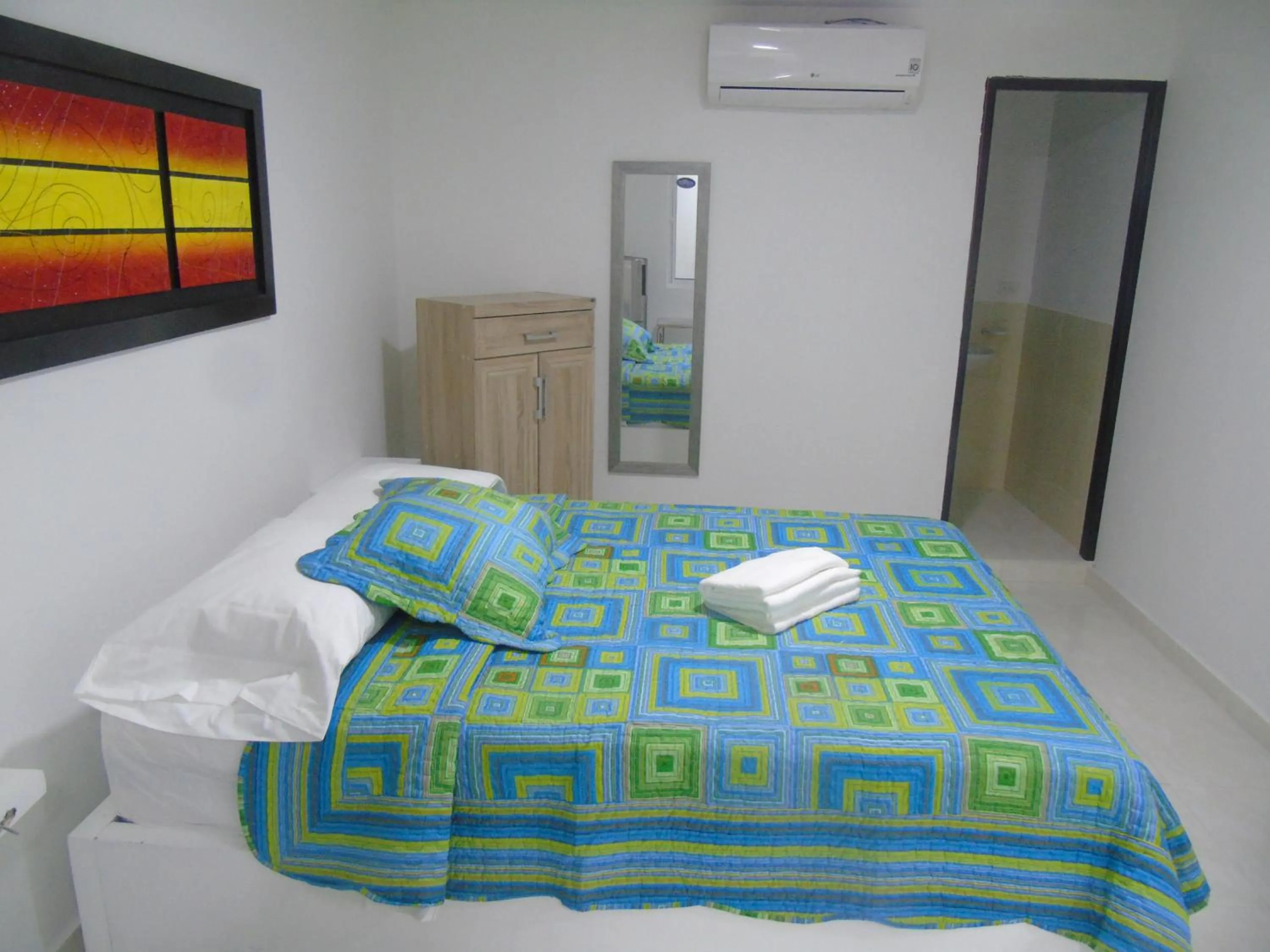 Bedroom, Bed in Blue Emerald Inn