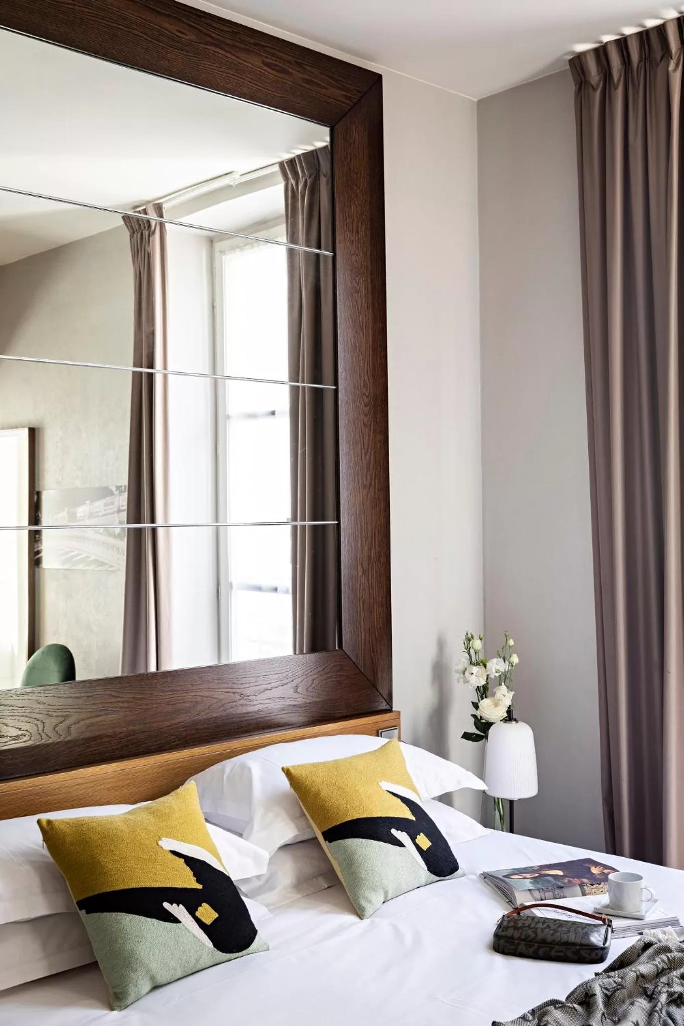 Photo of the whole room, Bed in Holiday Inn Paris Palais de l'Elysée by IHG