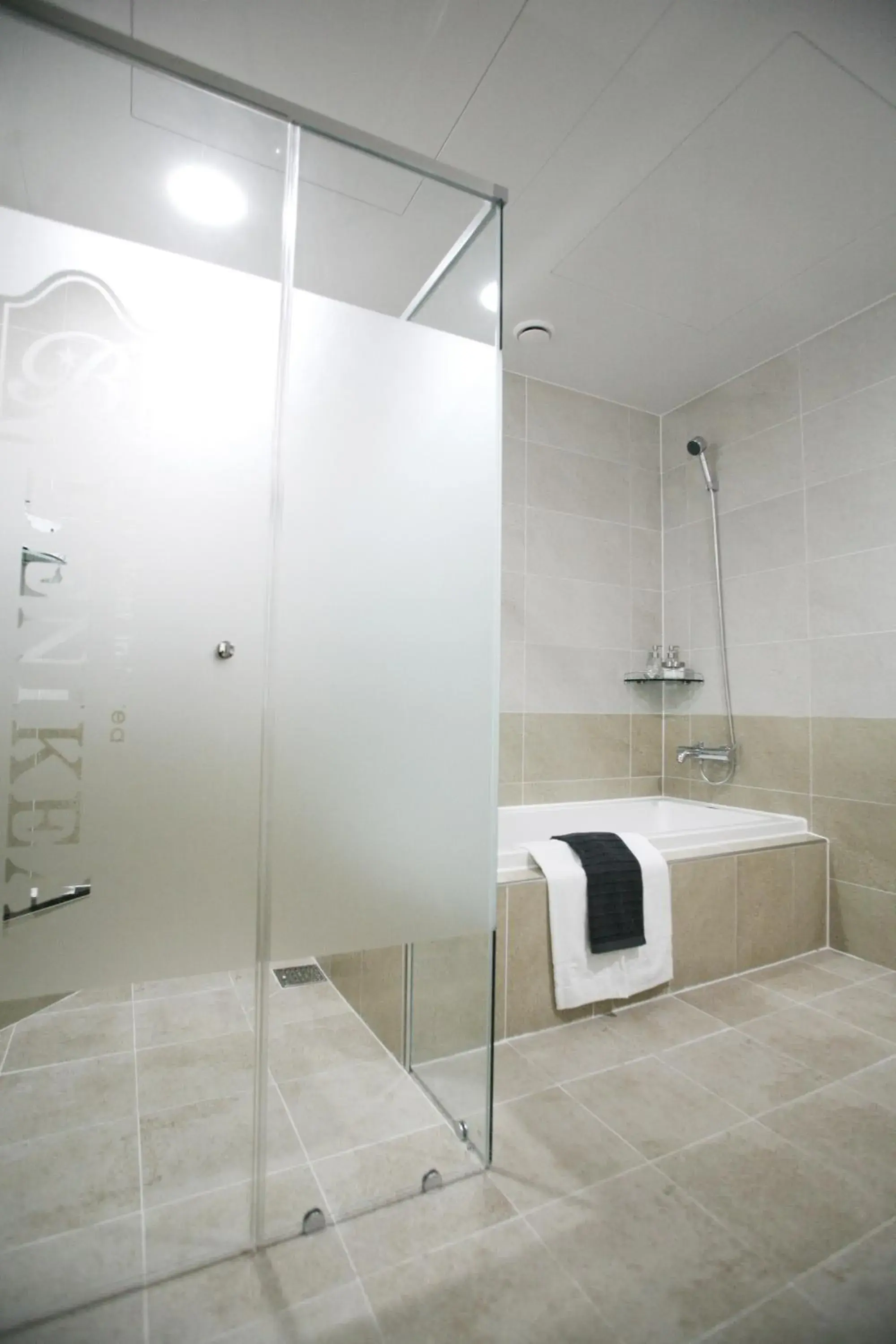 Shower, Bathroom in Benikea Hotel Yeosu