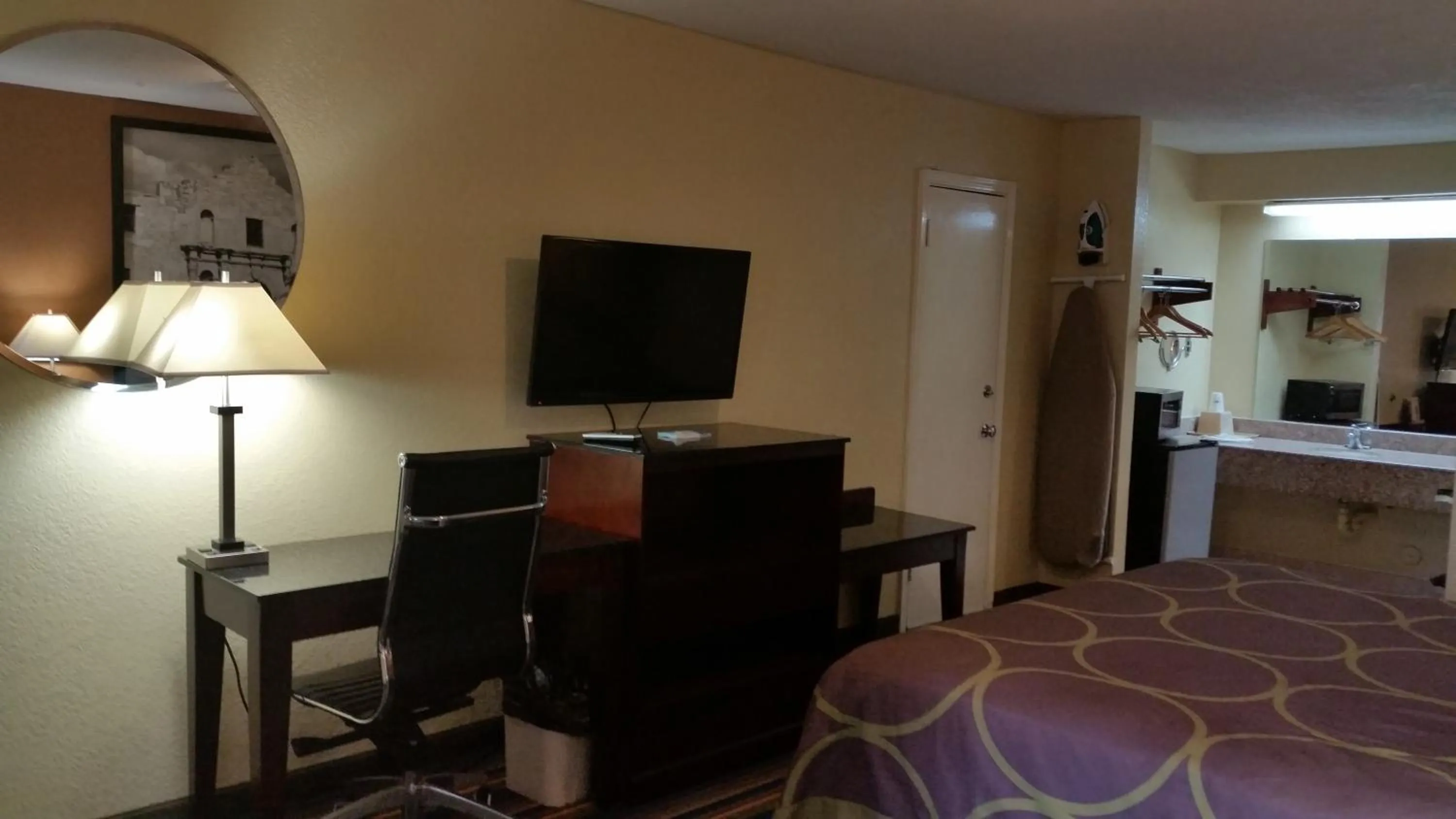 King Room - Mobility Access/Non-Smoking in Super 8 by Wyndham Houston West Katy