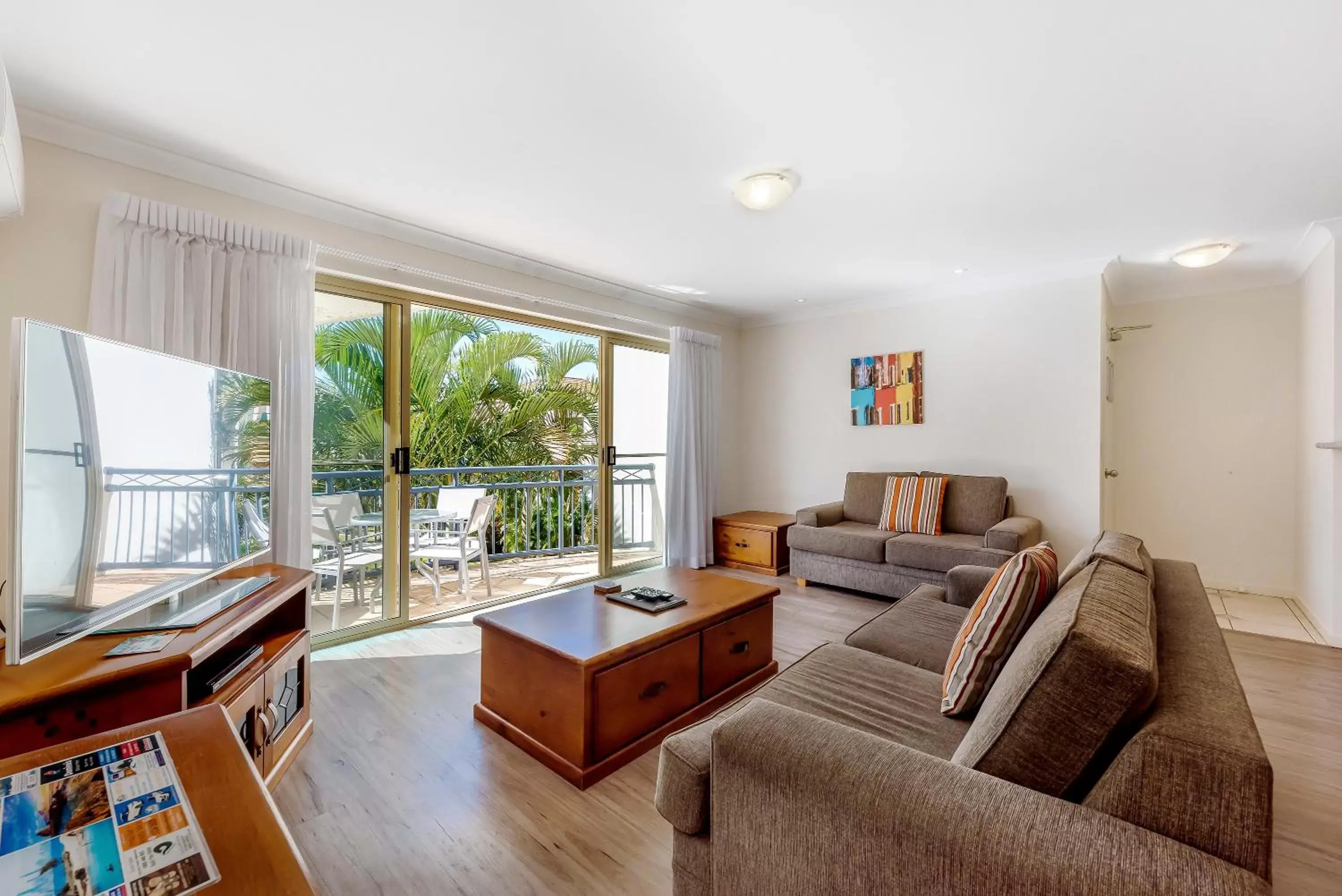 Living room, Seating Area in Golden Riviera Absolute Beachfront Resort