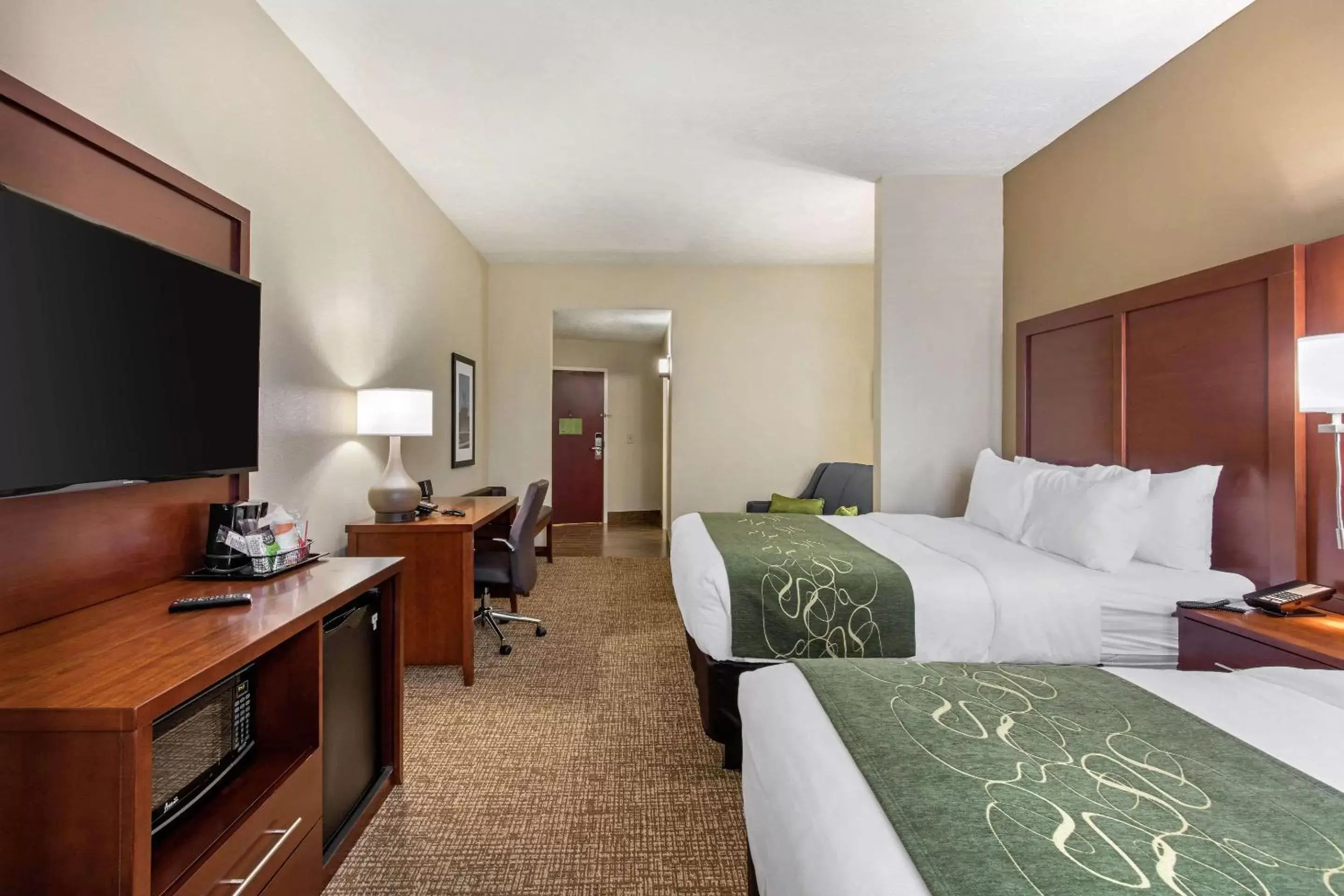 Photo of the whole room, Bed in Comfort Suites Nashville