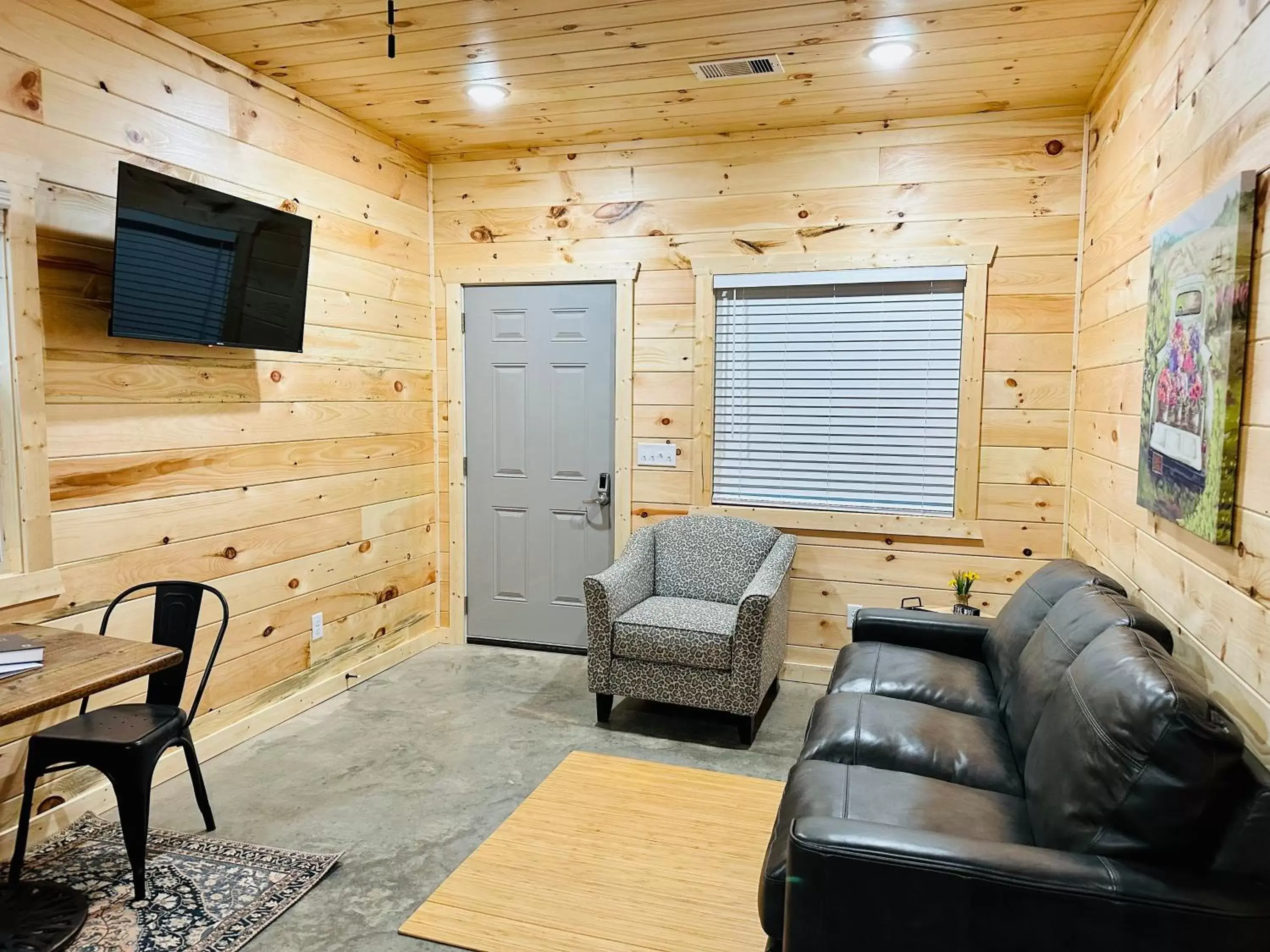 Living room, Seating Area in Knotty Squirrel Cabins