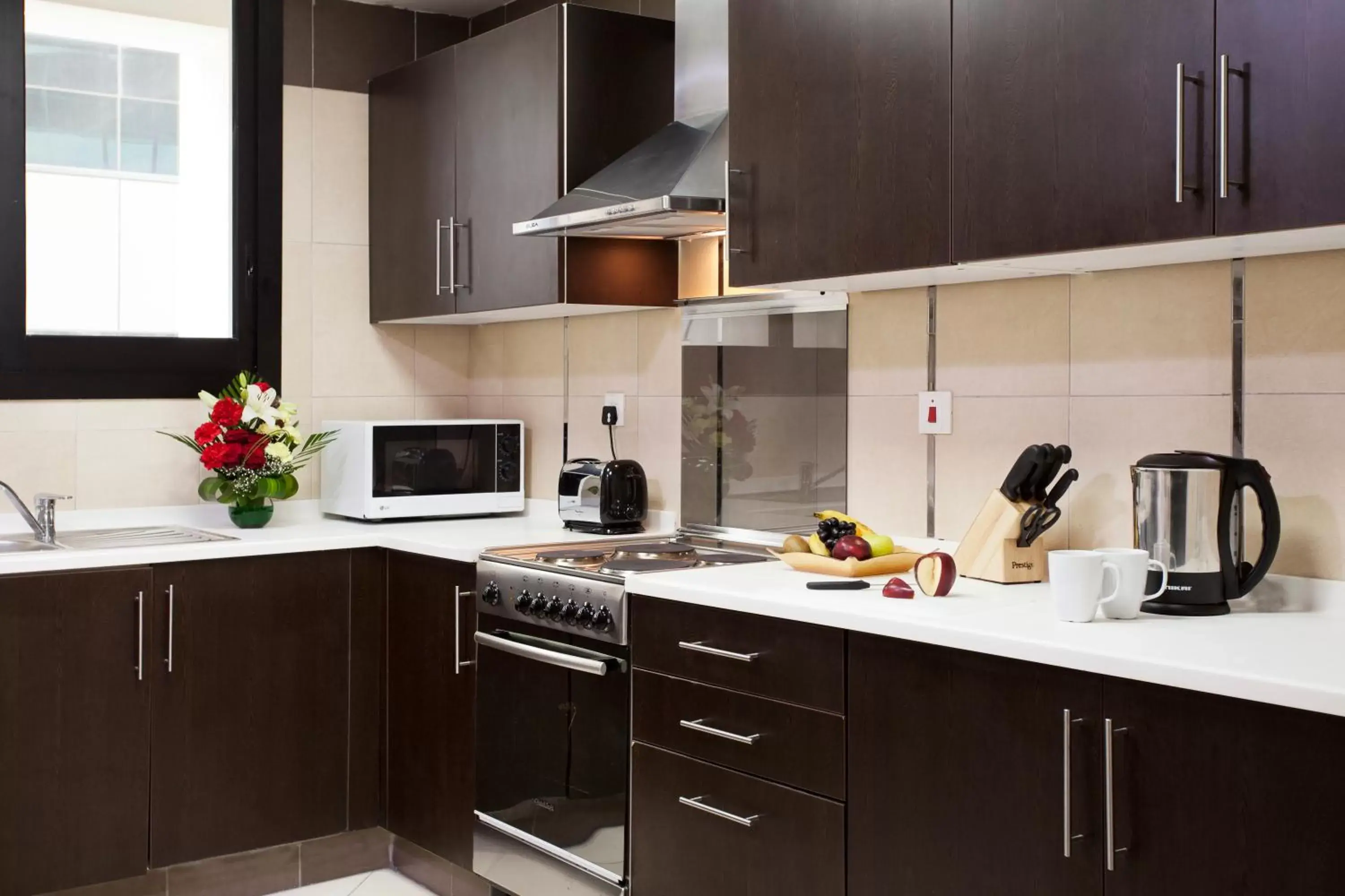 Kitchen or kitchenette, Kitchen/Kitchenette in Al Waleed Holiday Homes