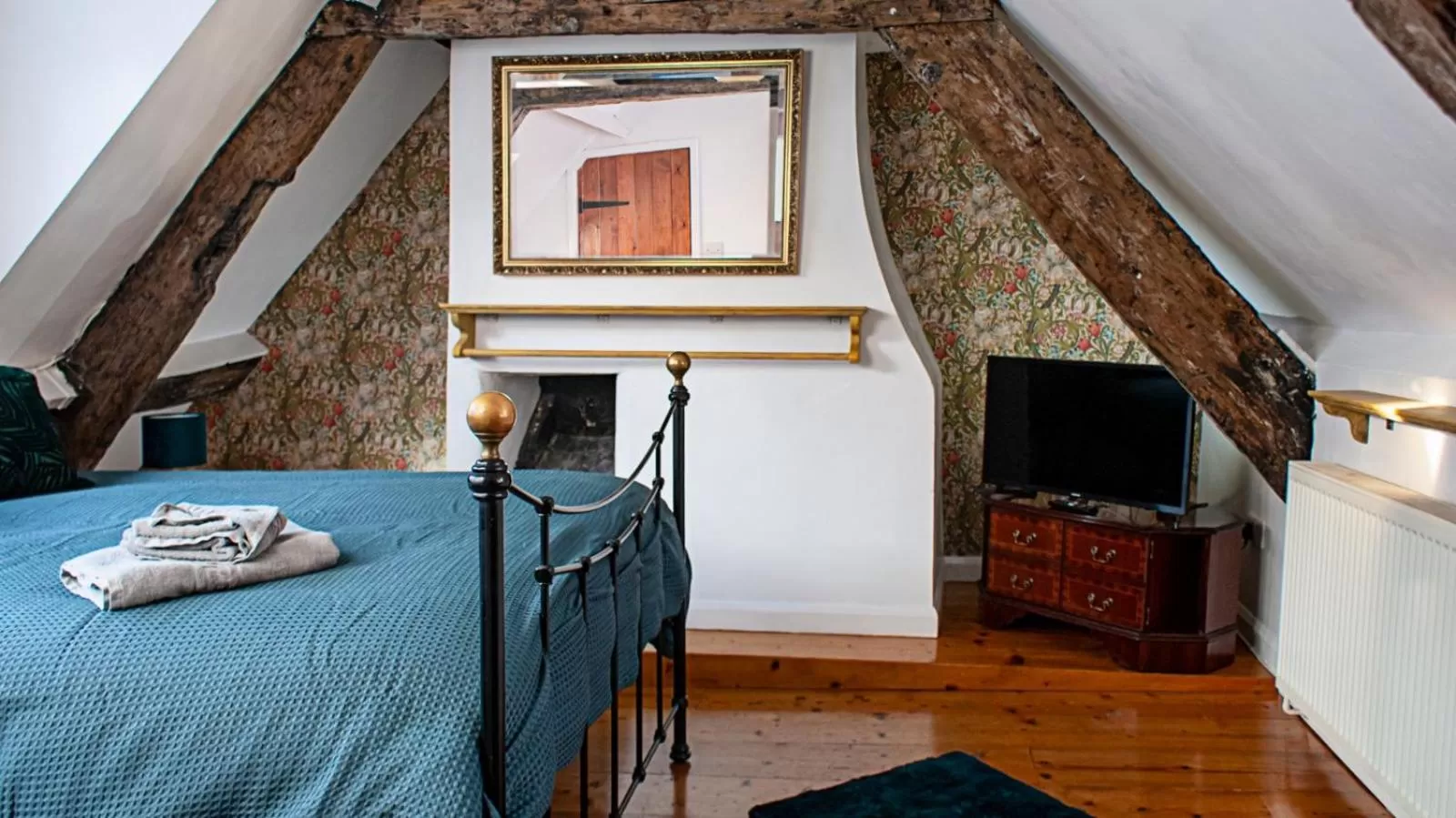 TV/Entertainment Center in Little Pie in the Sky