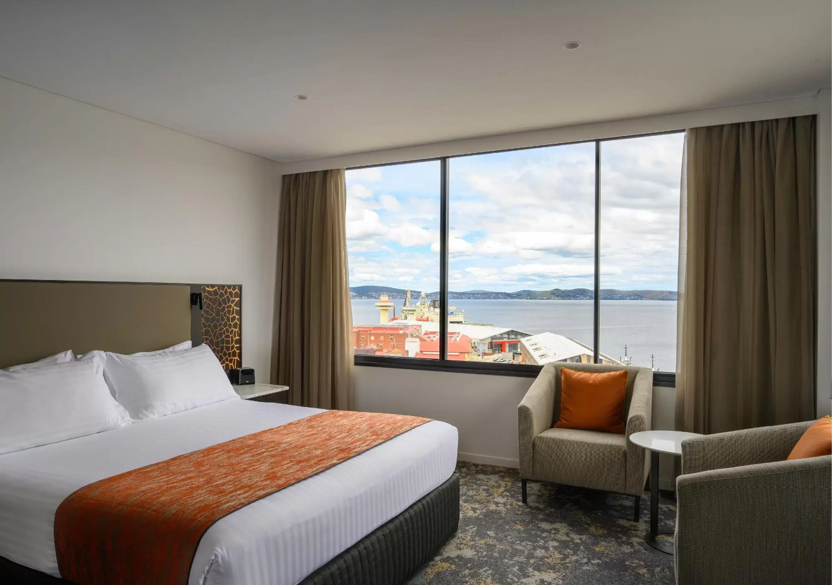 Sea view in Hotel Grand Chancellor Hobart