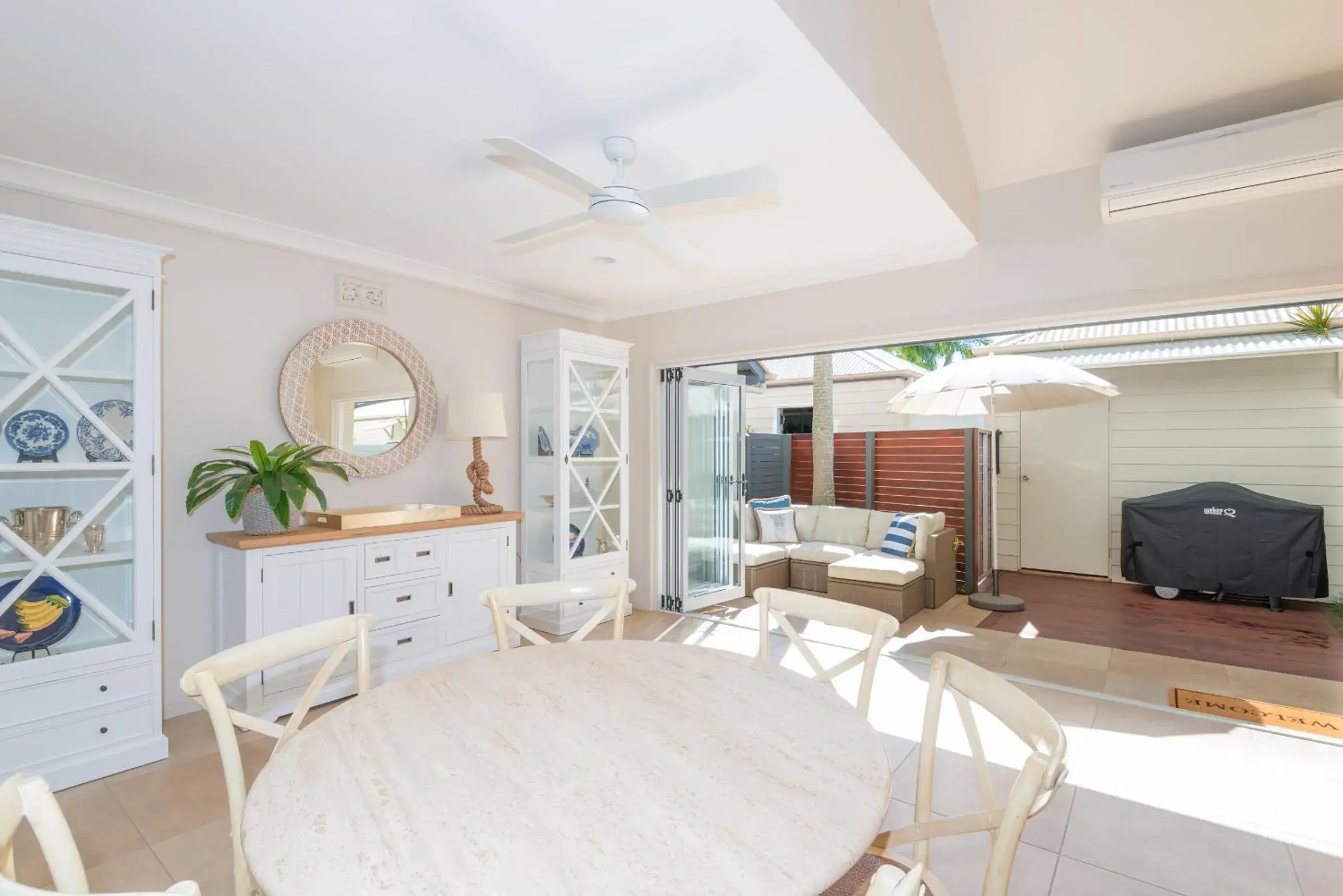 Dining Area in Noosa Entrance Waterfront Resort