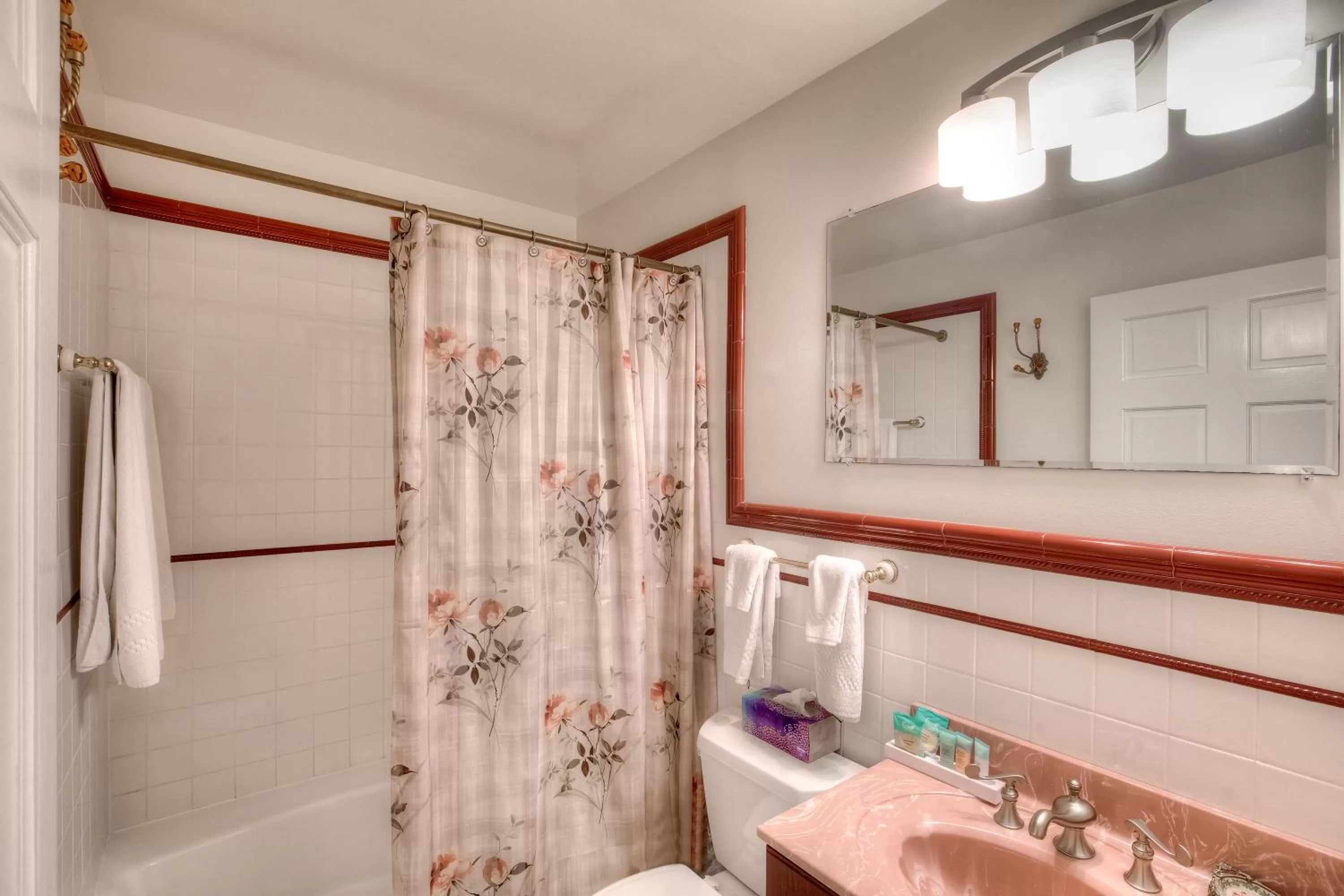 Shower, Bathroom in Elaine's Cape May Boutique Hotel