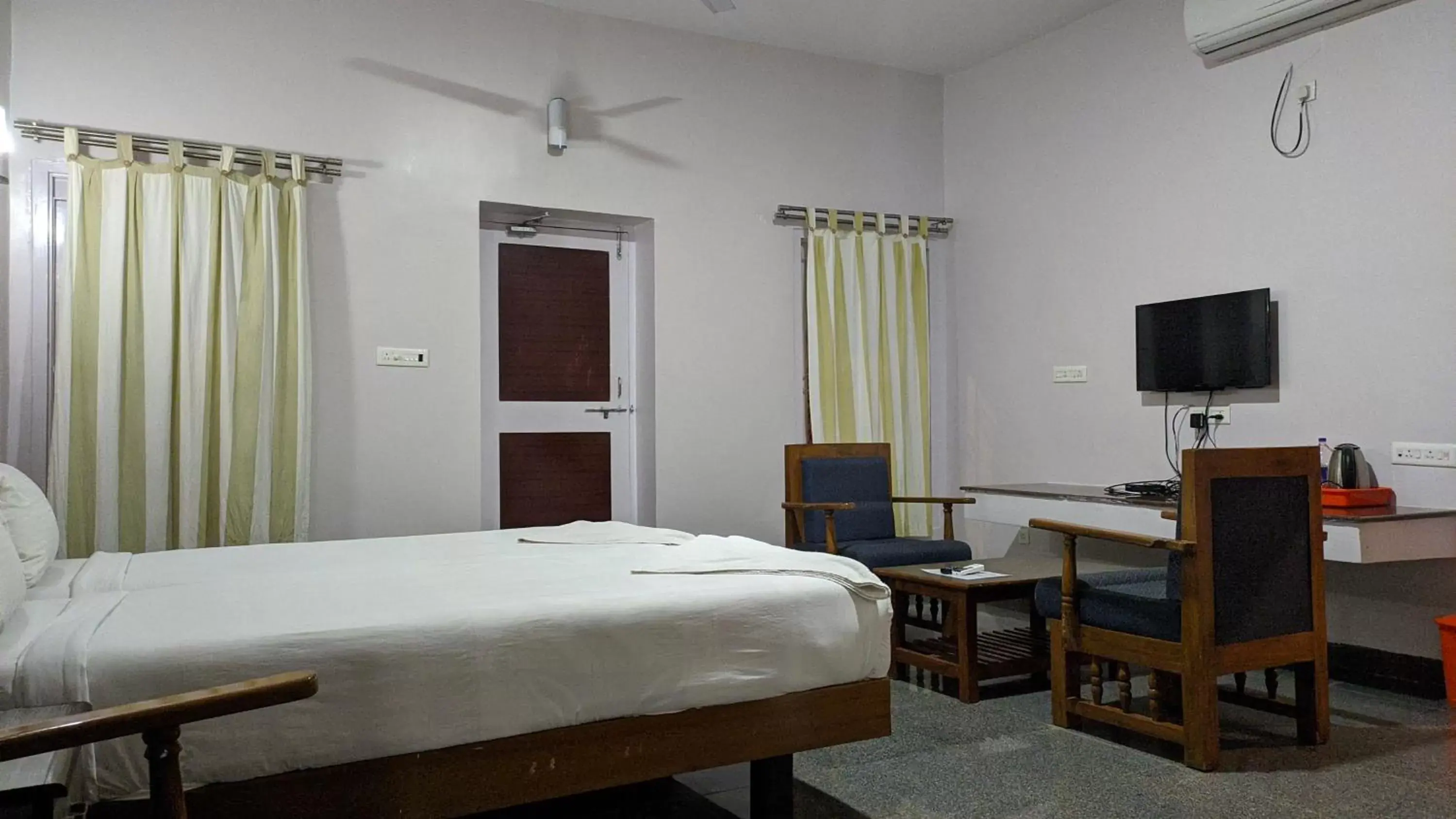 TV and multimedia, Bed in Kanthi Resorts Badami TV and multimedia, Bed in Kanthi Resorts Badami