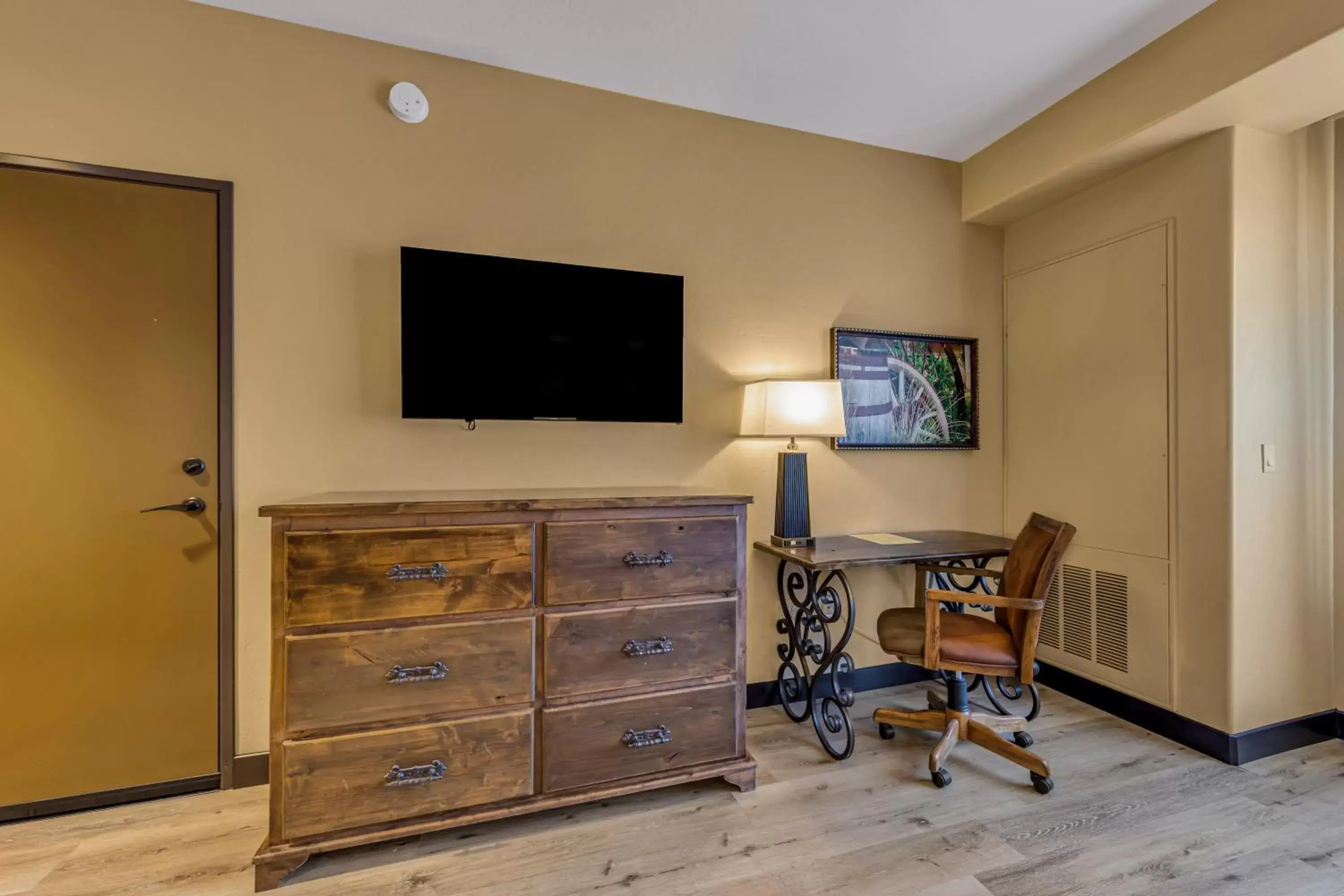 TV and multimedia, TV/Entertainment Center in The Murieta Inn and Spa