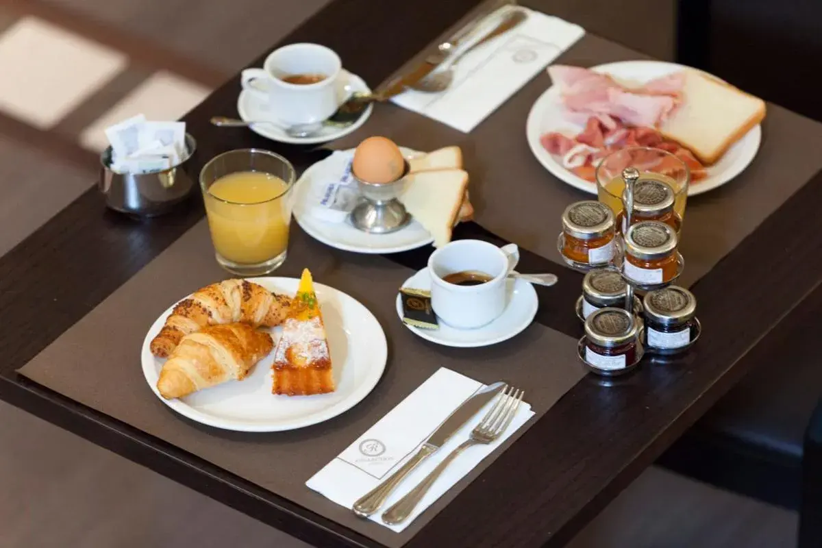 Buffet breakfast in Hotel Mentana