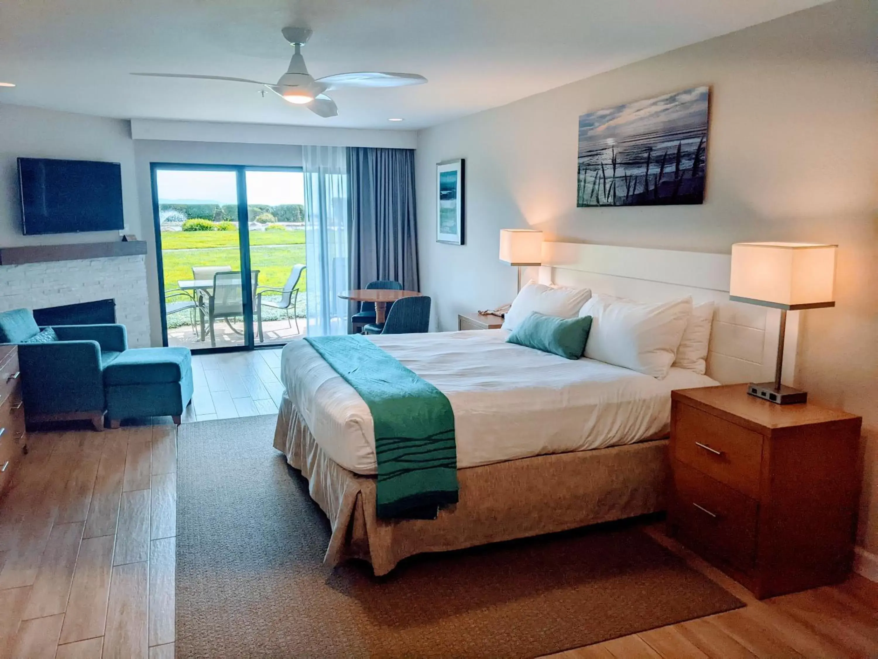 Property building, Bed in Seascape Beach Resort