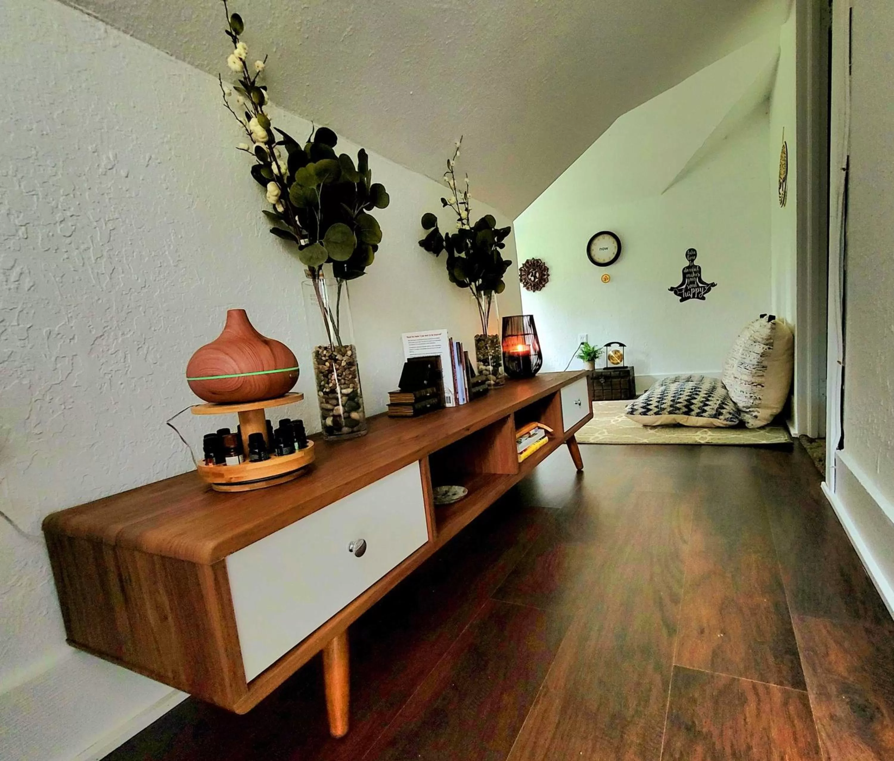 Communal lounge/ TV room in Pump House Inn & Spa