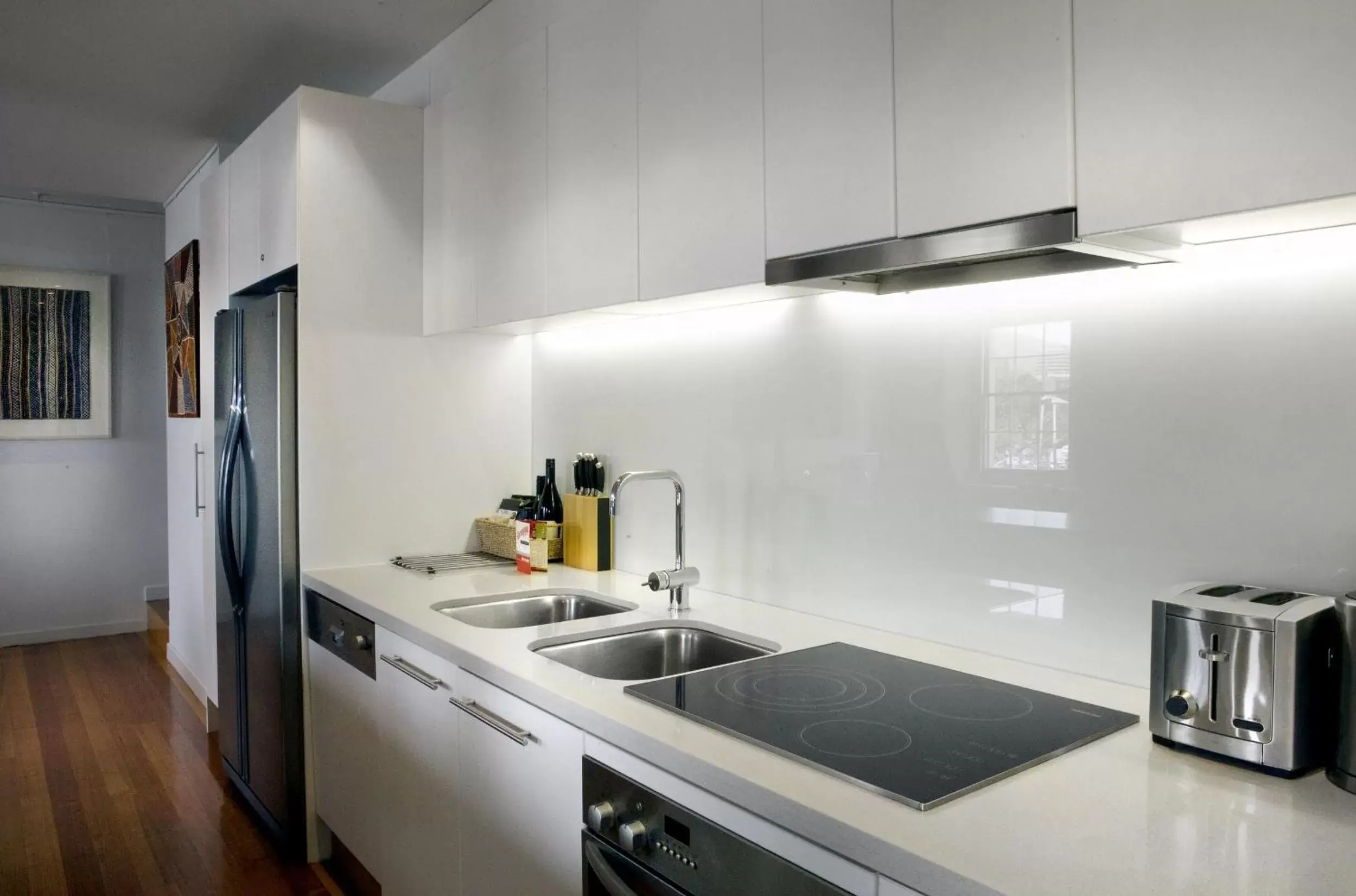 Kitchen or kitchenette, Kitchen/Kitchenette in Sullivans Cove Apartments
