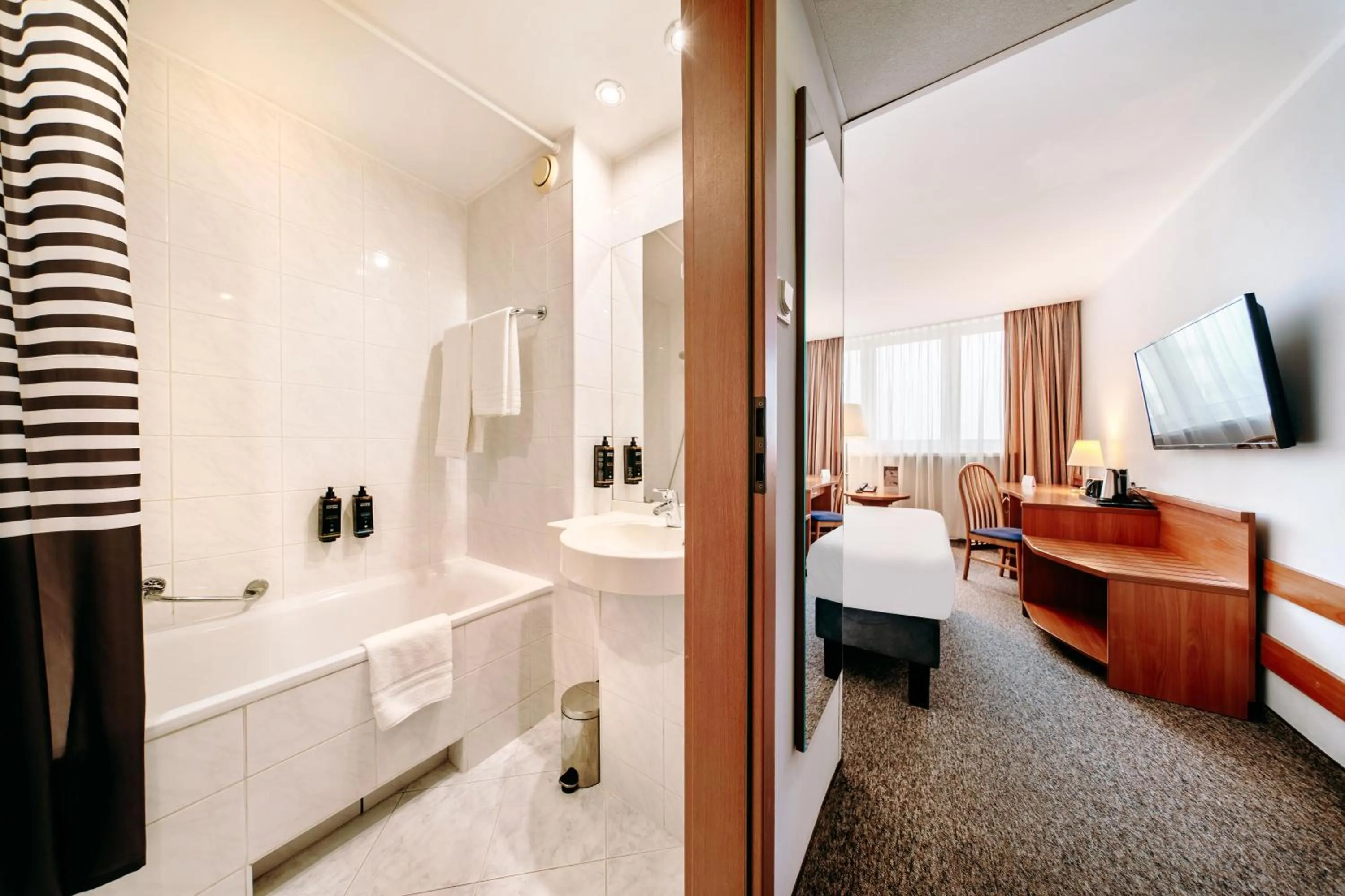 Photo of the whole room in Hotel Mercure Toruń Centrum