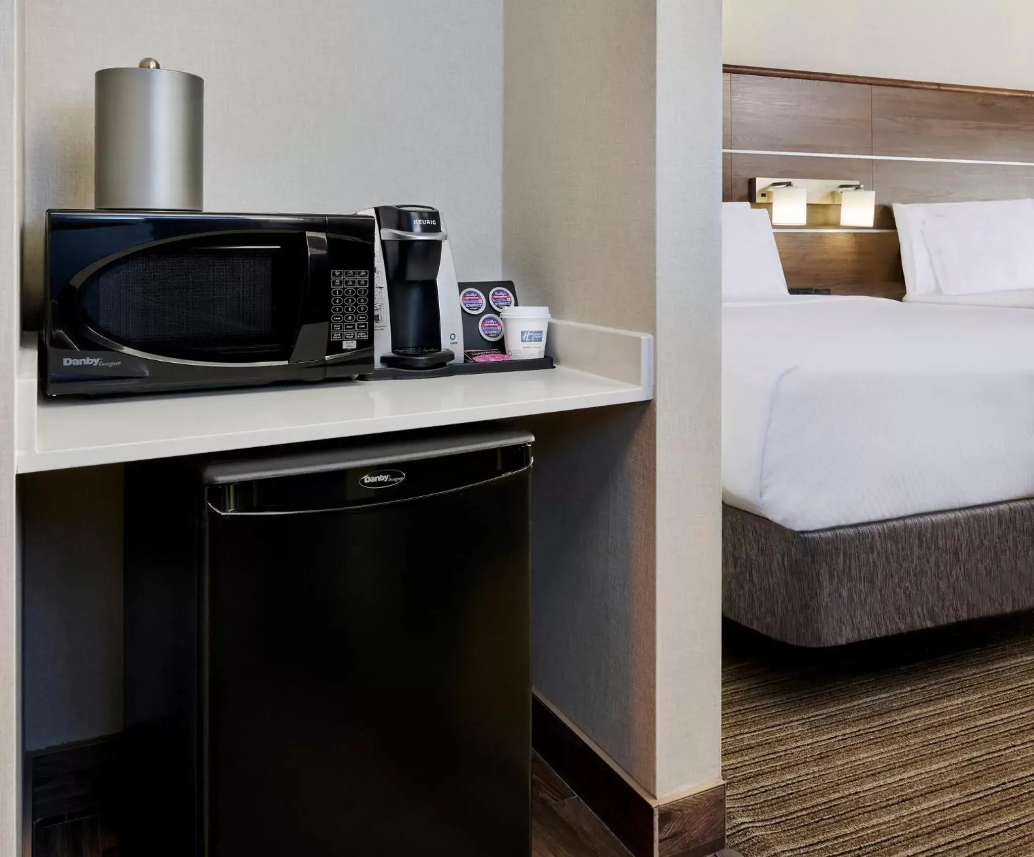 Photo of the whole room, Kitchen/Kitchenette in Holiday Inn Express & Suites - Brantford, an IHG Hotel