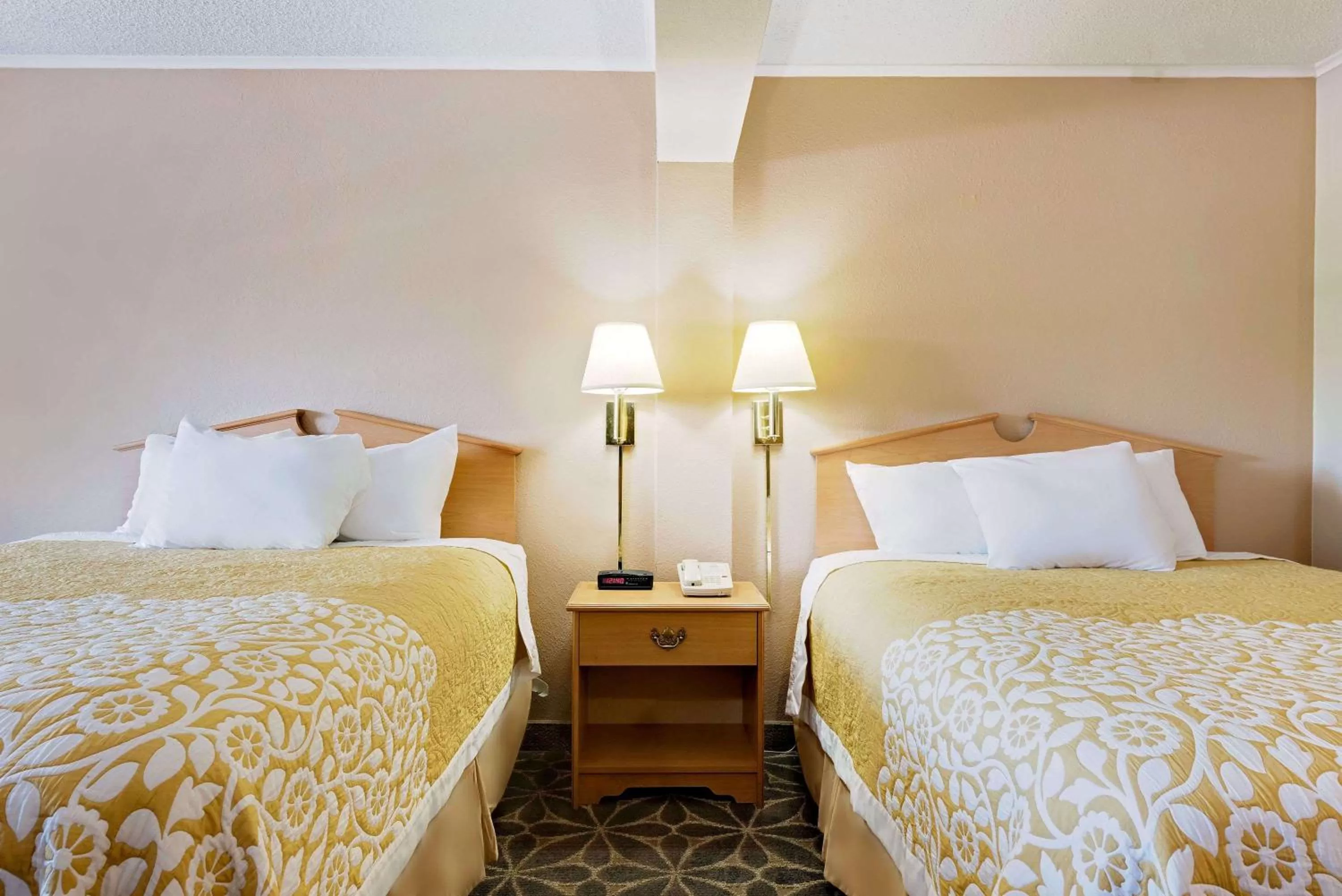 Photo of the whole room, Bed in Days Inn by Wyndham Fairmont