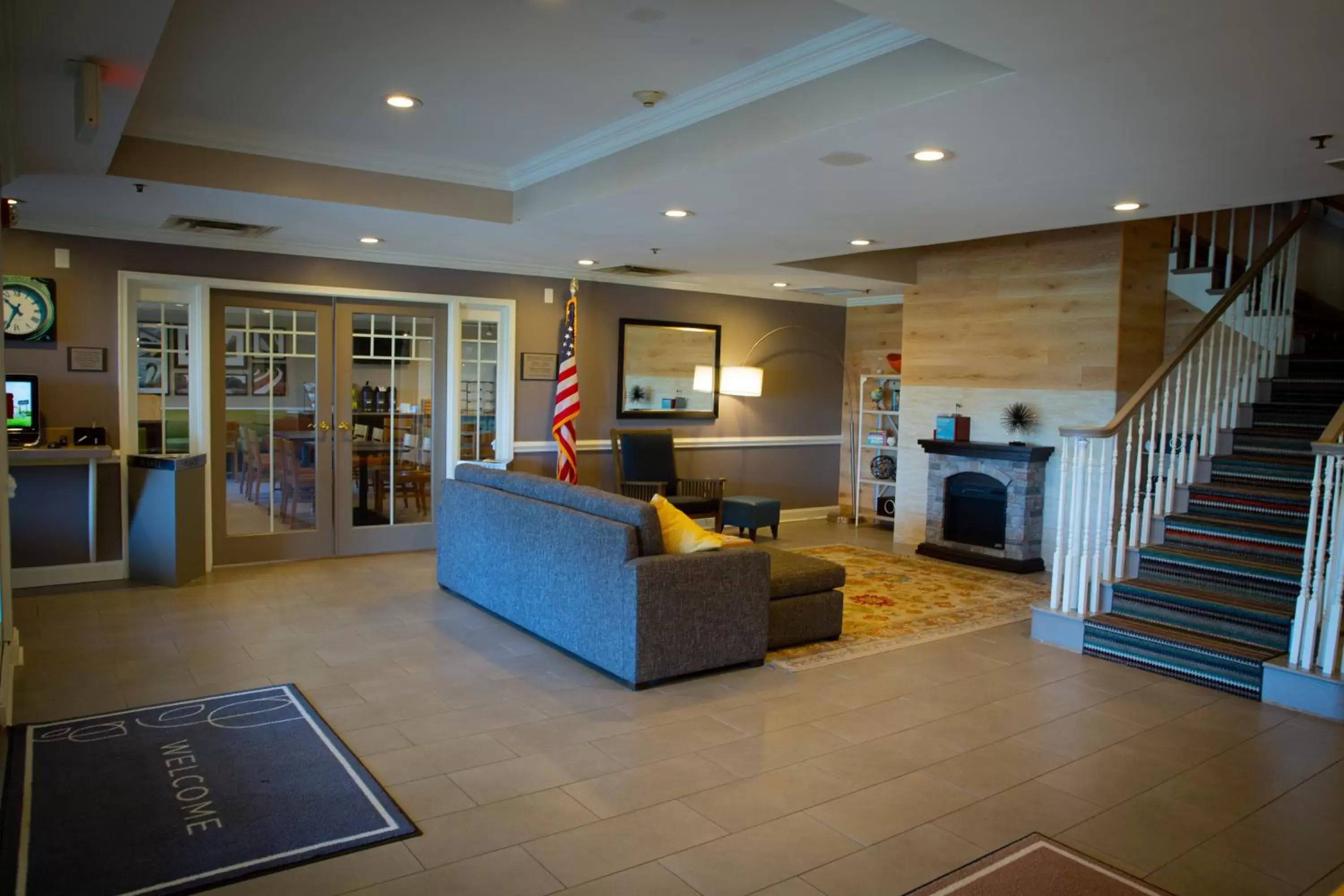 Lobby or reception, Lobby/Reception in Country Inn & Suites by Radisson, Burlington (Elon), NC