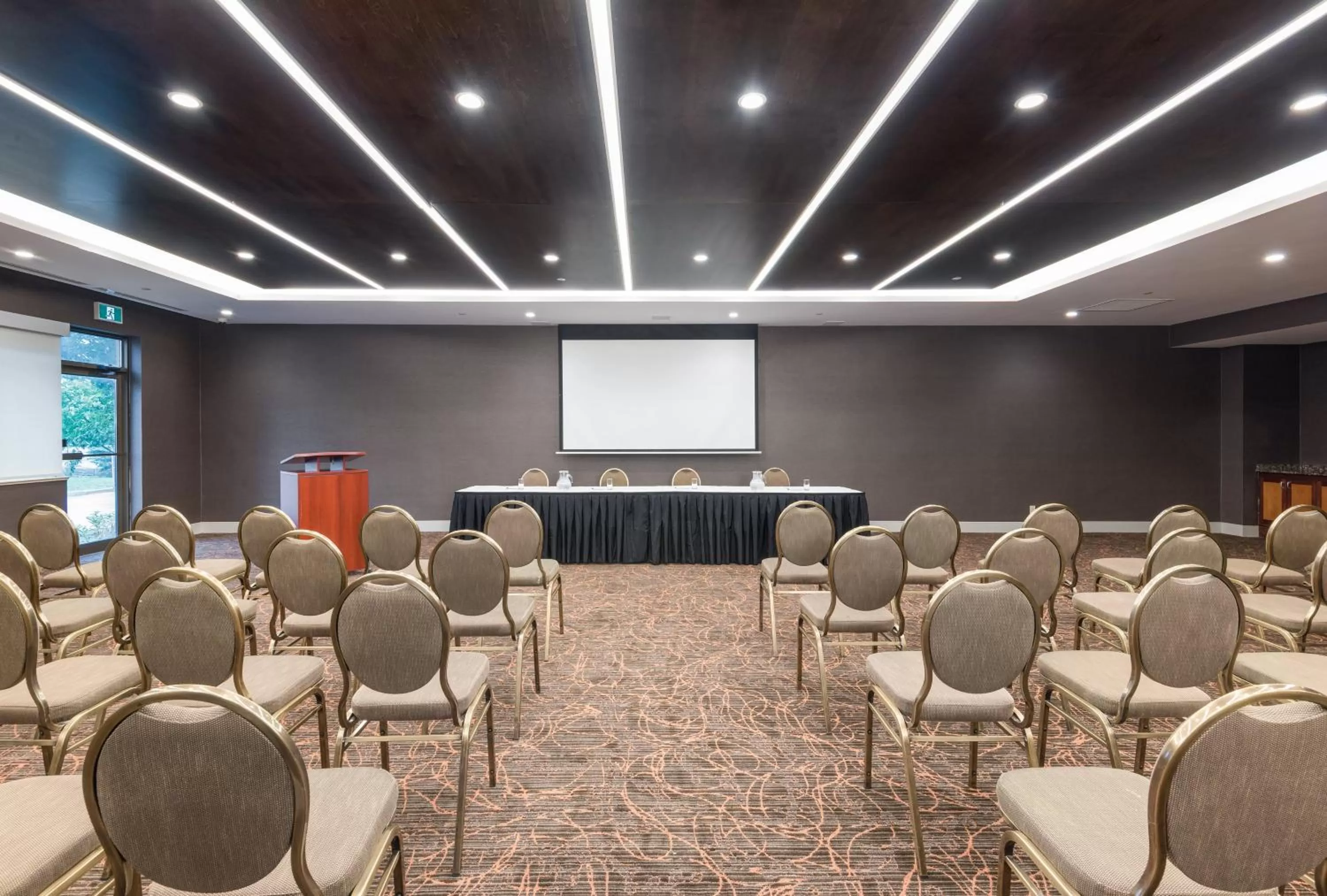 Meeting/conference room in Holiday Inn Express Hotel & Suites Milton by IHG
