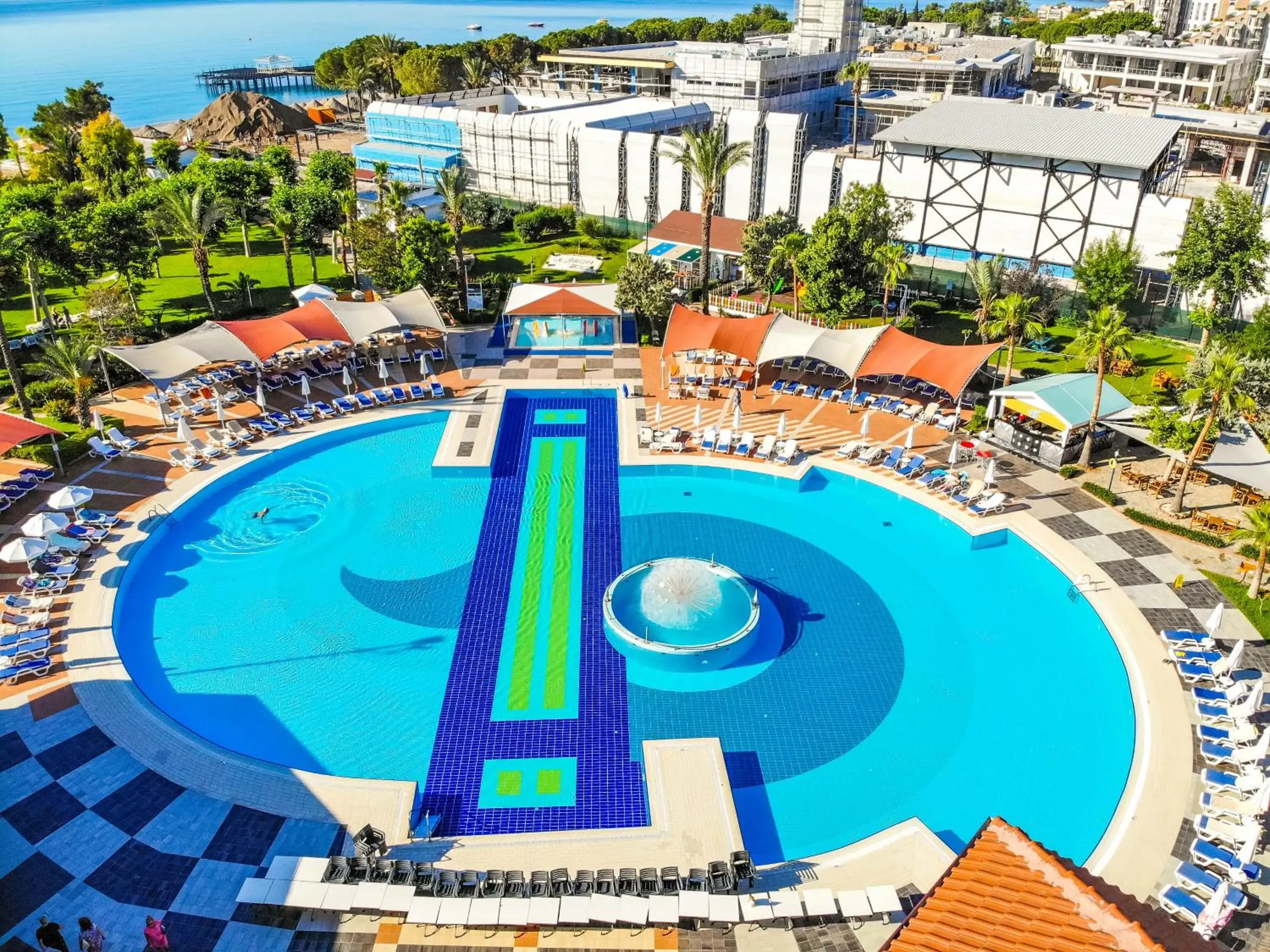 Swimming pool, Pool View in Queen's Park Le Jardin