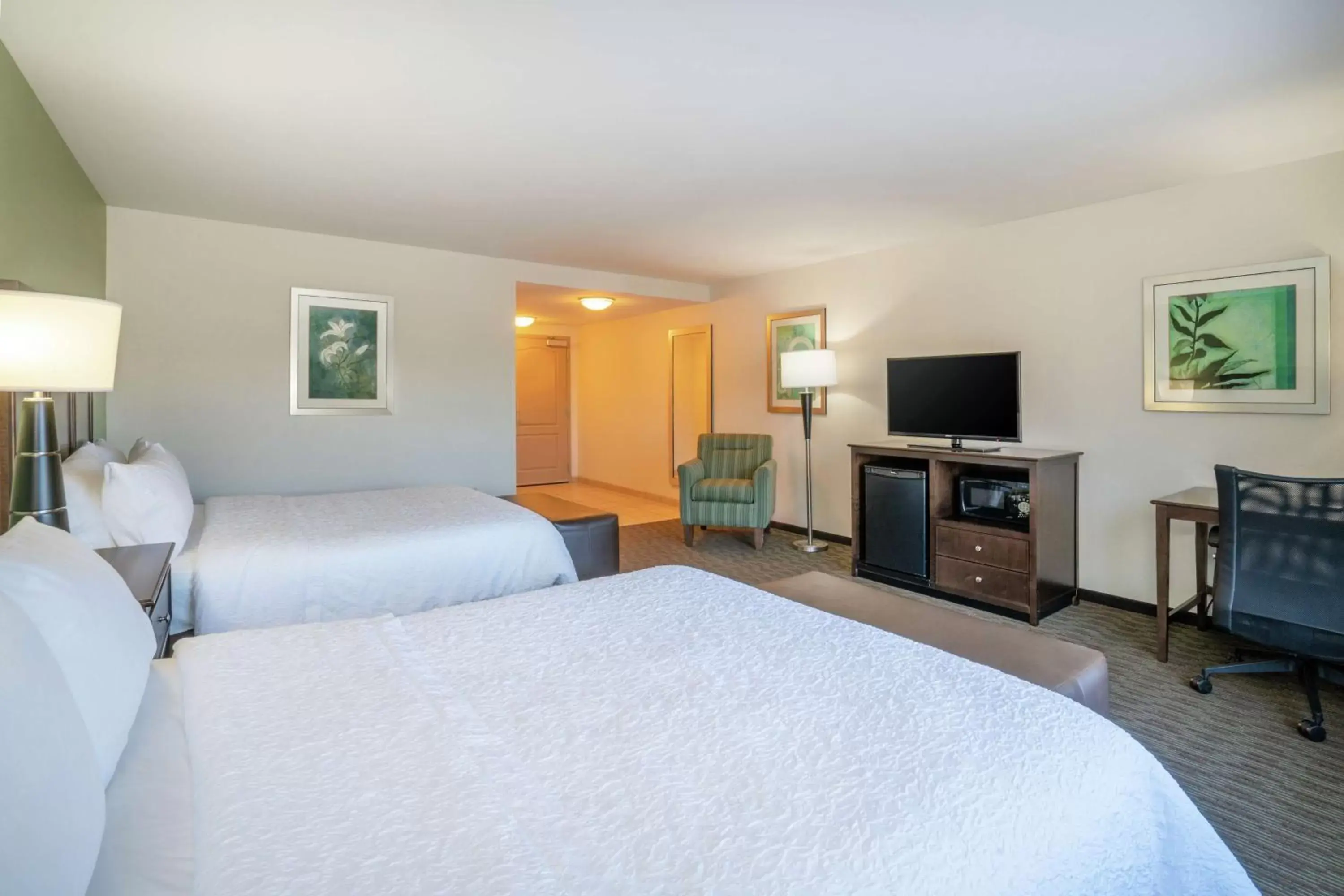 Bedroom, Bed in Hampton Inn University Area, Huntington, Wv