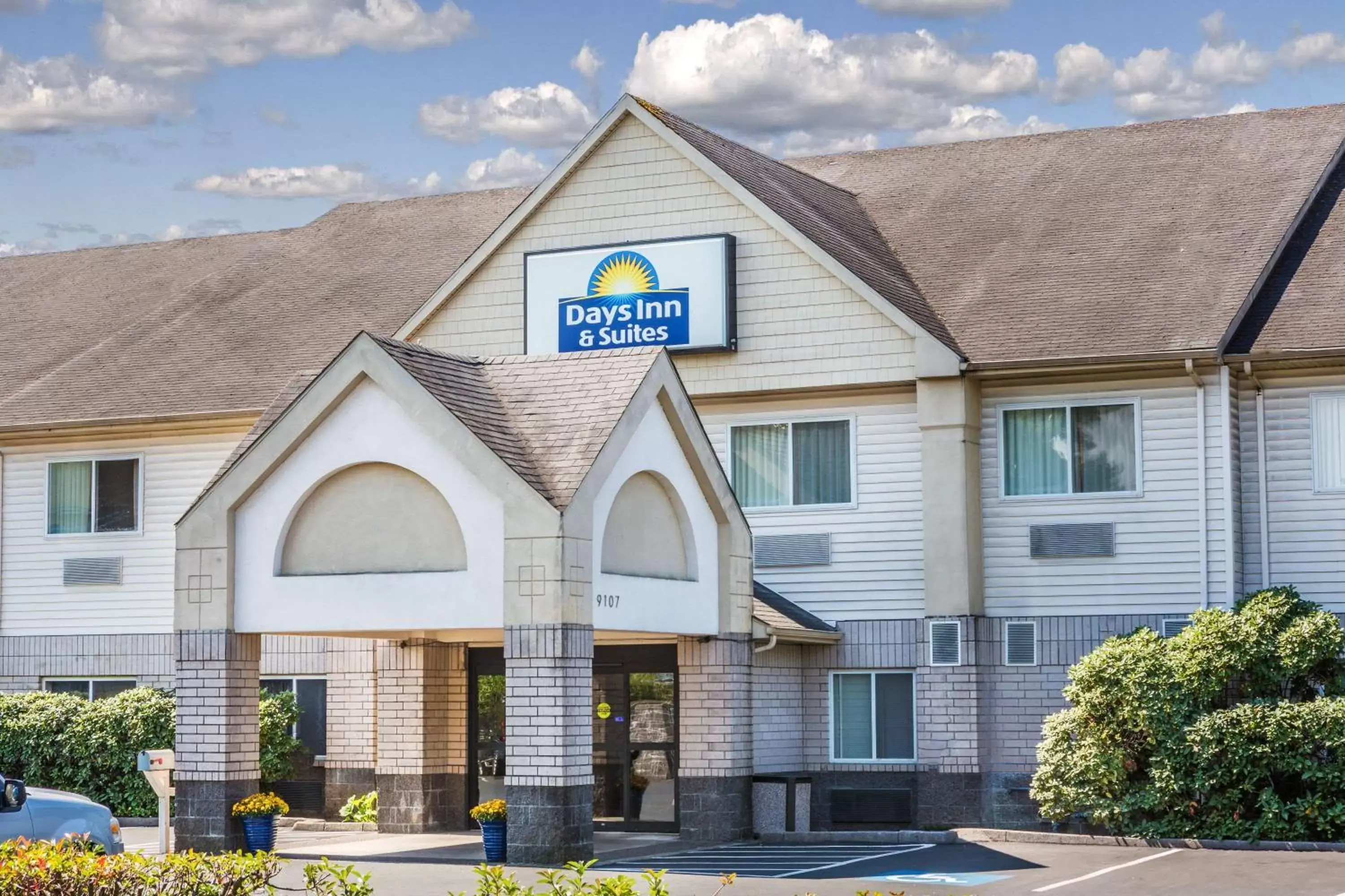 Facade/entrance in Days Inn & Suites by Wyndham Vancouver