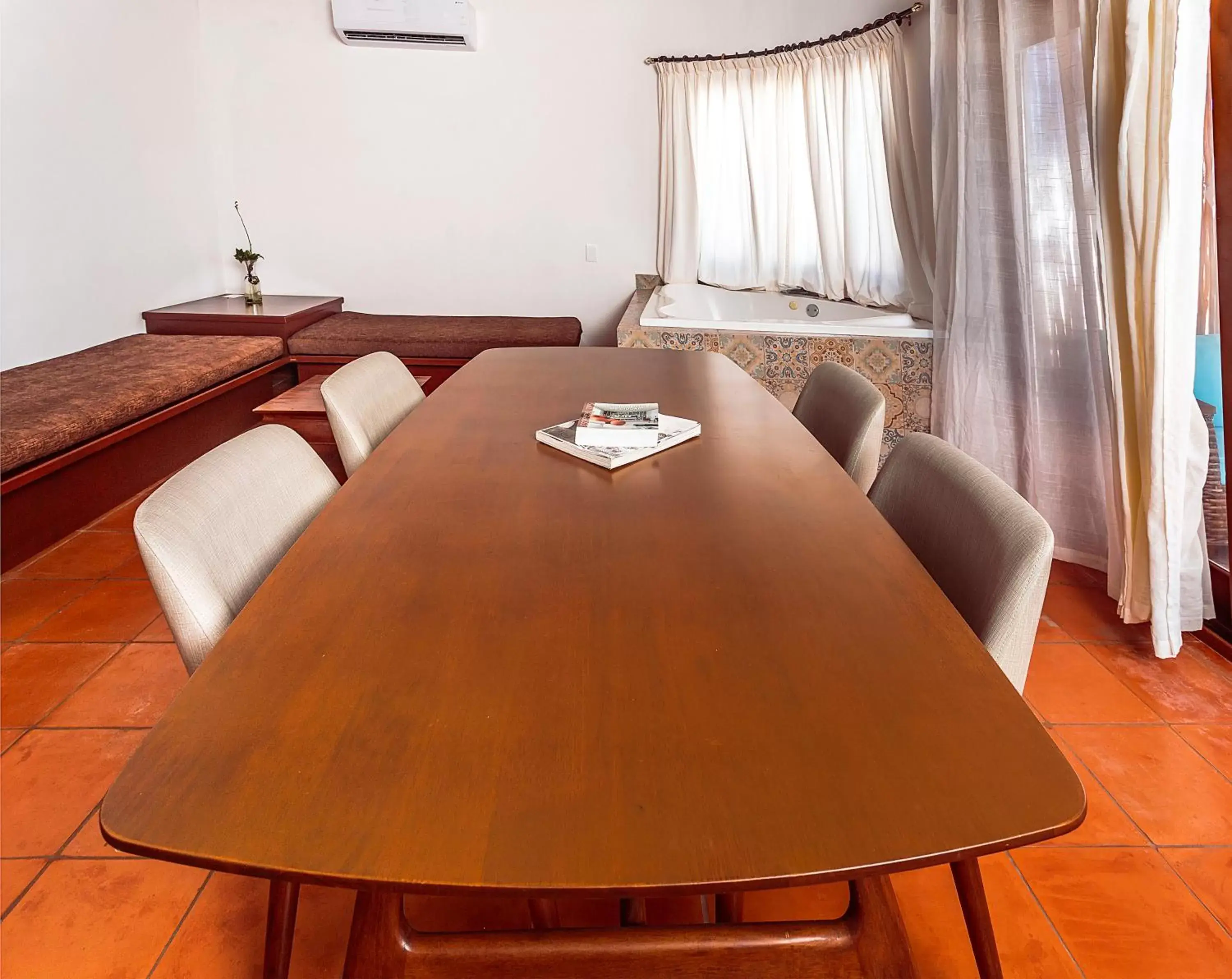 Dining Area in Fabiola Condo Hotel