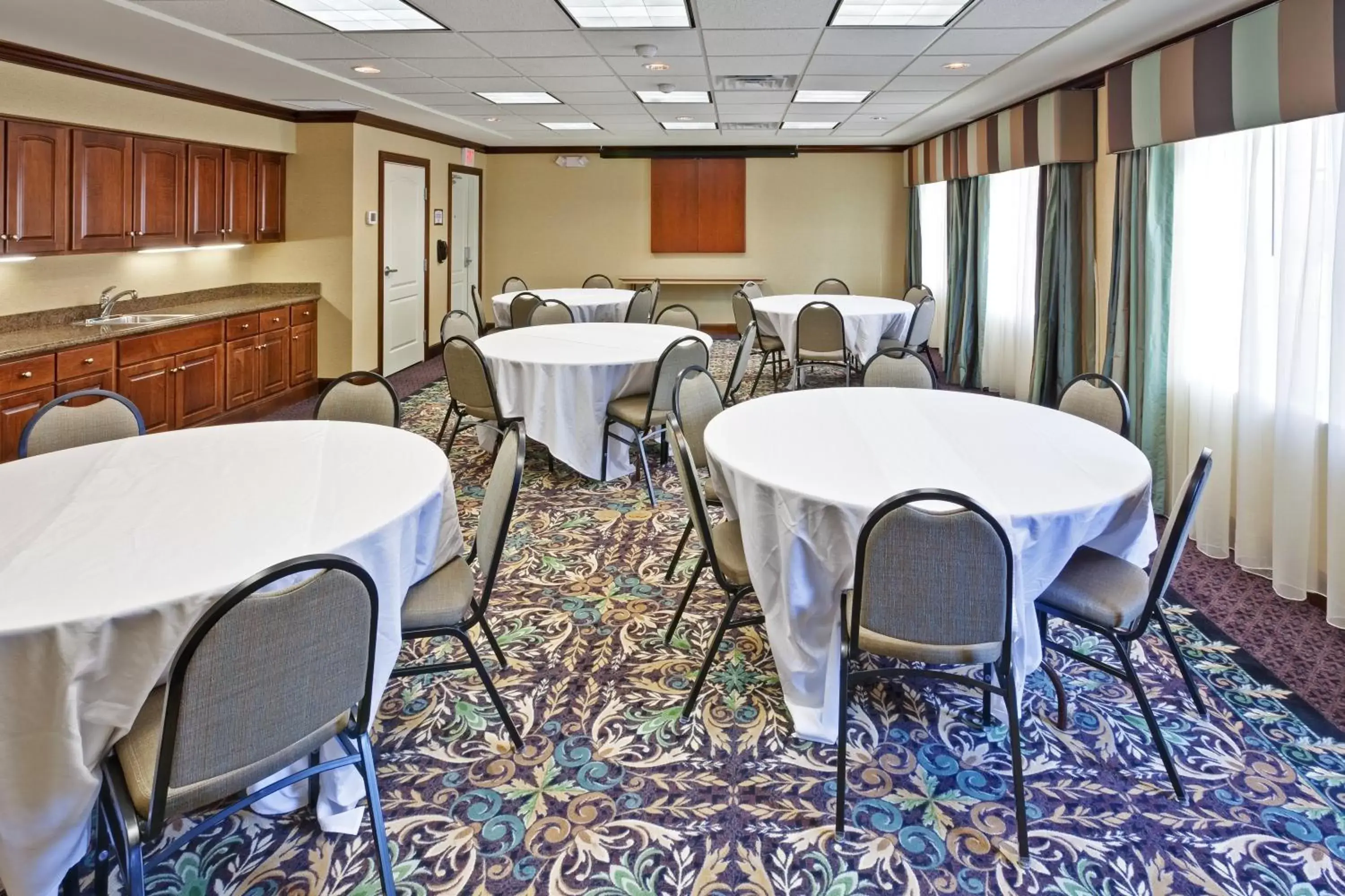 Meeting/conference room in Staybridge Suites Indianapolis-Carmel, an IHG Hotel