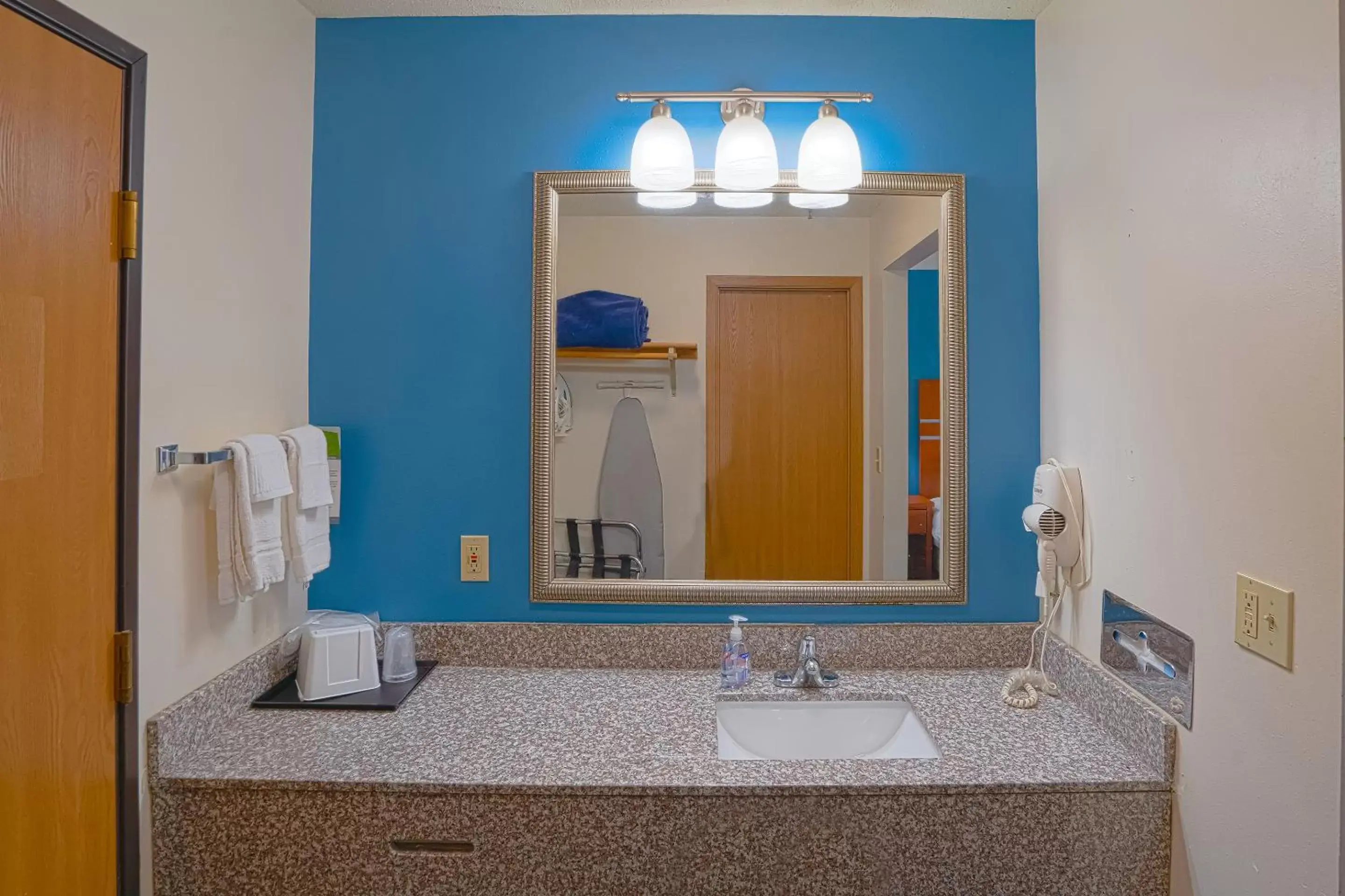 Bathroom in OYO Hotel Redwood Falls near Jackpot Casino