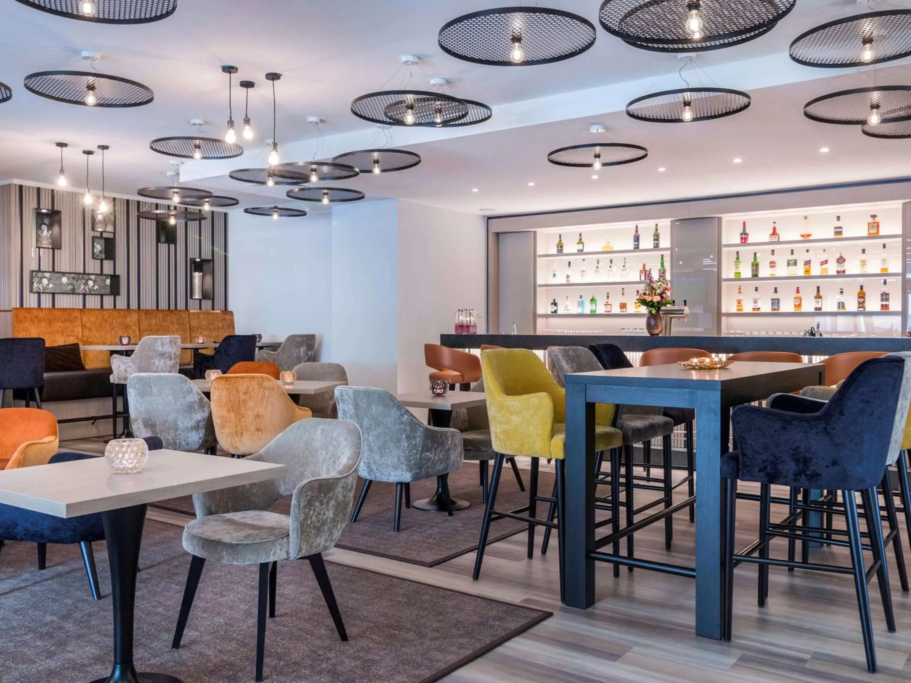Lounge or bar, Restaurant/Places to Eat in Mercure Hannover Oldenburger Allee