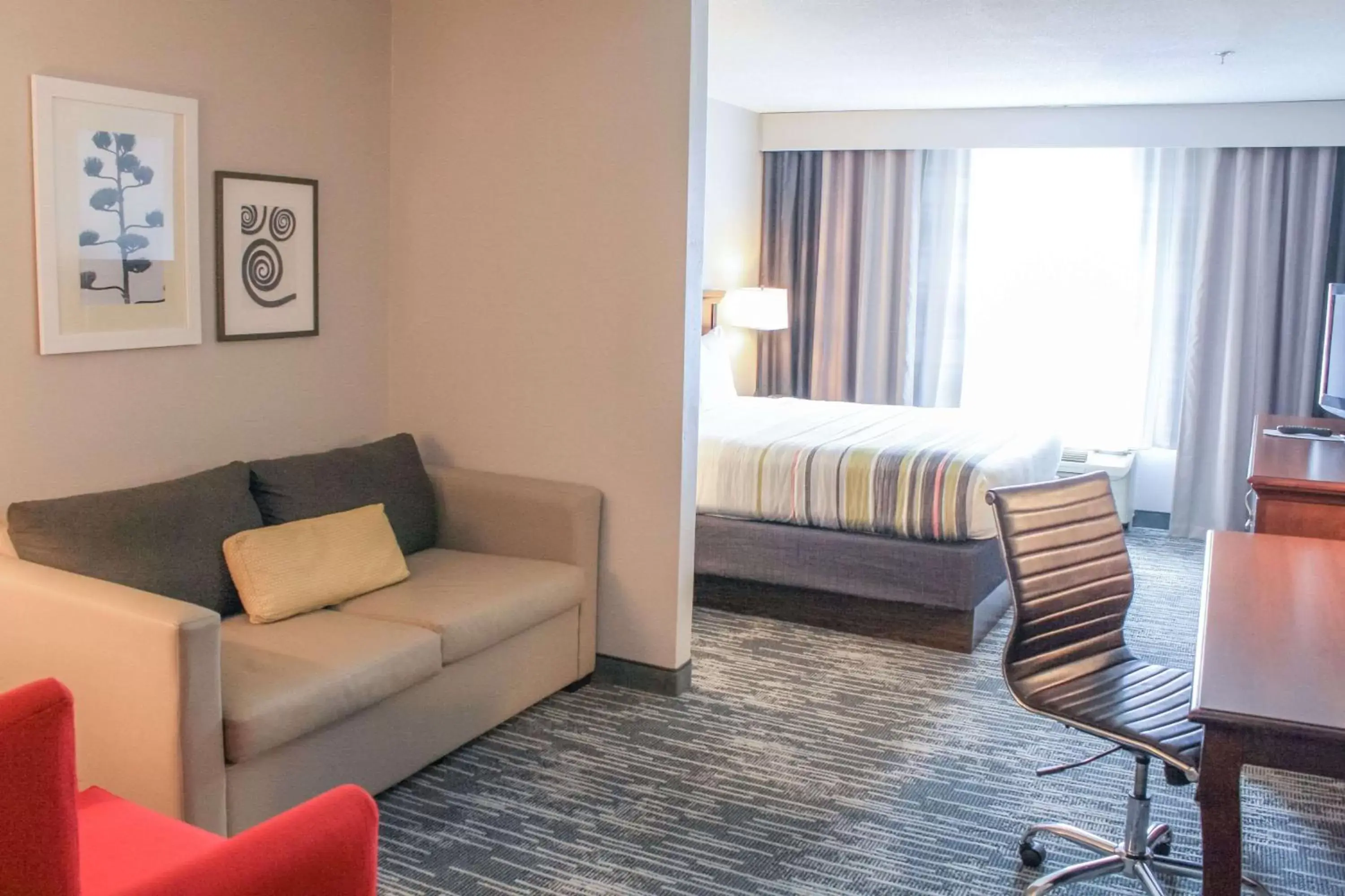 Photo of the whole room, Seating Area in Country Inn & Suites by Radisson, Washington Dulles International Airport, VA