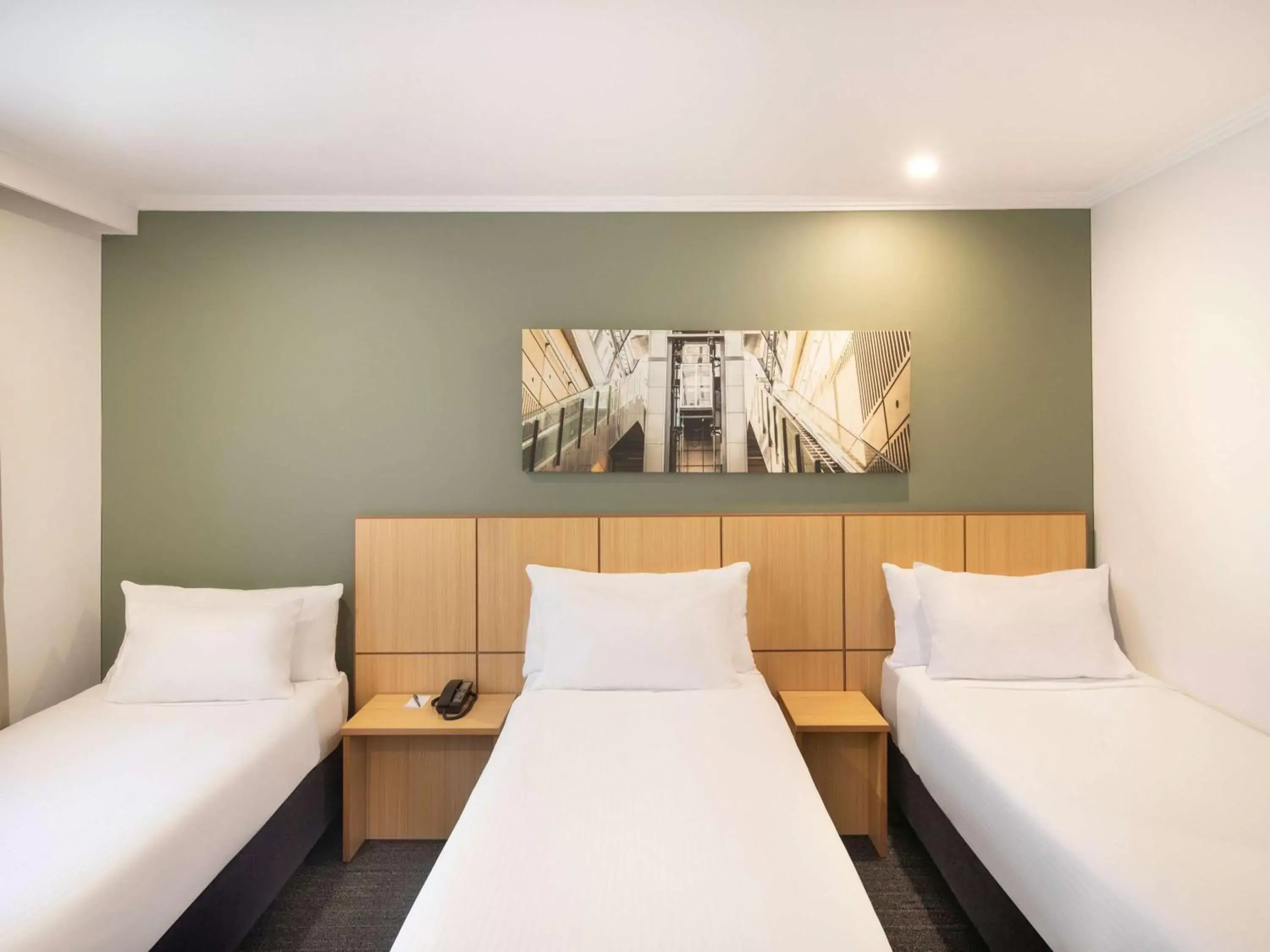 Bedroom, Bed in Mercure Sydney Macquarie Park